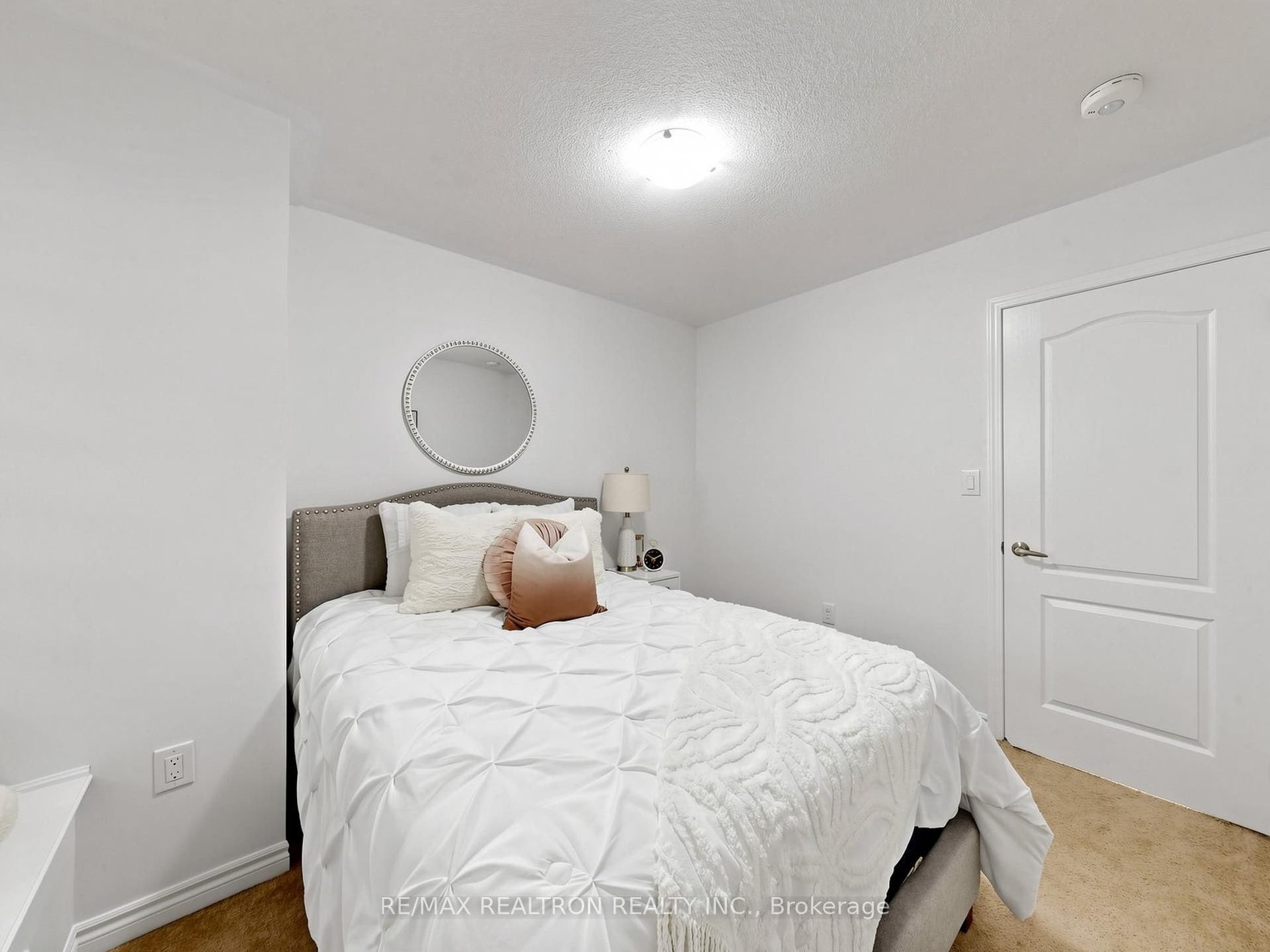 1072 Clipper Lane, Pickering, Pickering, Durham ON L1X 0E8