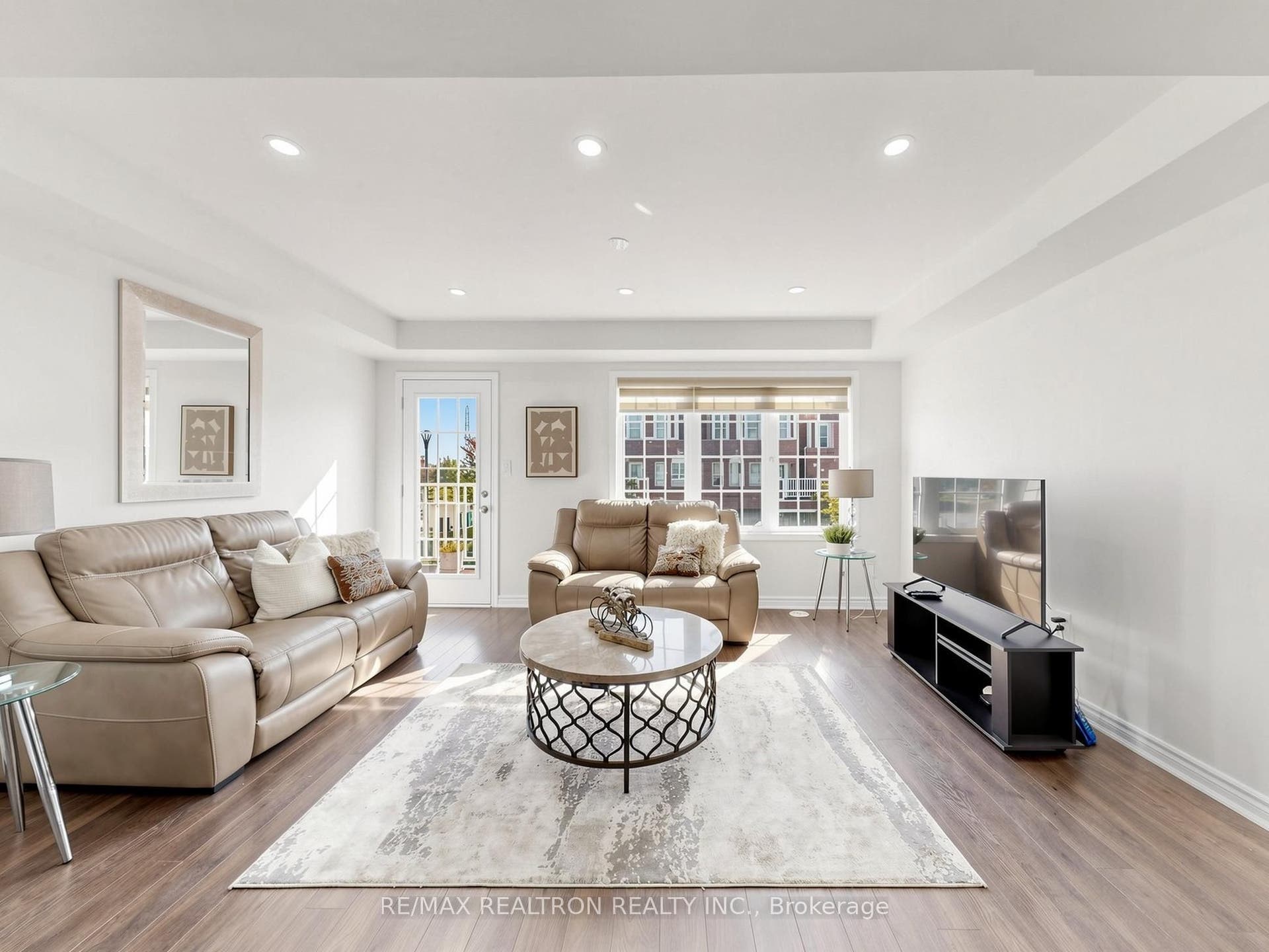 1072 Clipper Lane, Pickering, Pickering, Durham ON L1X 0E8