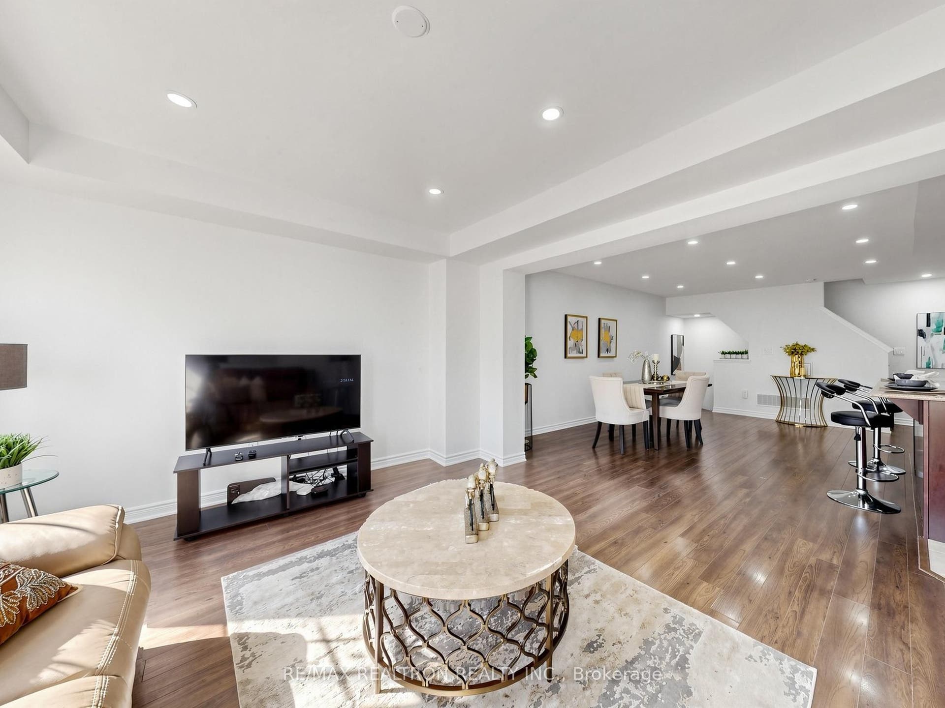 1072 Clipper Lane, Pickering, Pickering, Durham ON L1X 0E8