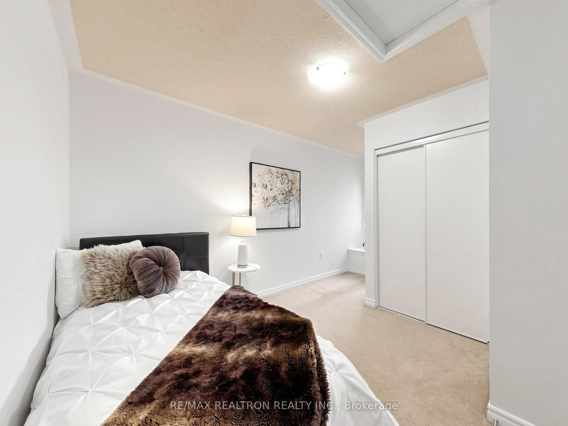 1072 Clipper Lane, Pickering, Pickering, Durham ON L1X 0E8