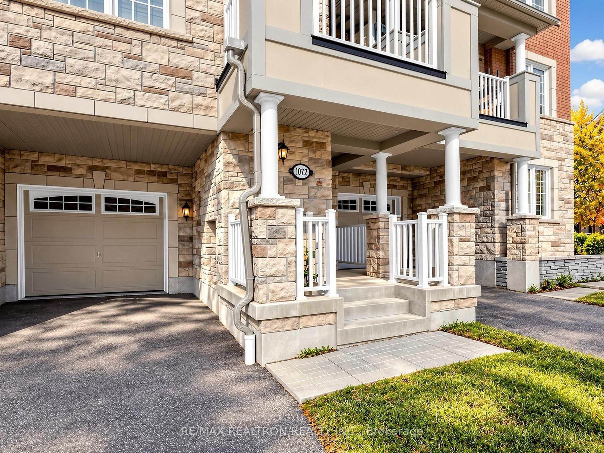 1072 Clipper Lane, Pickering, Pickering, Durham ON L1X 0E8