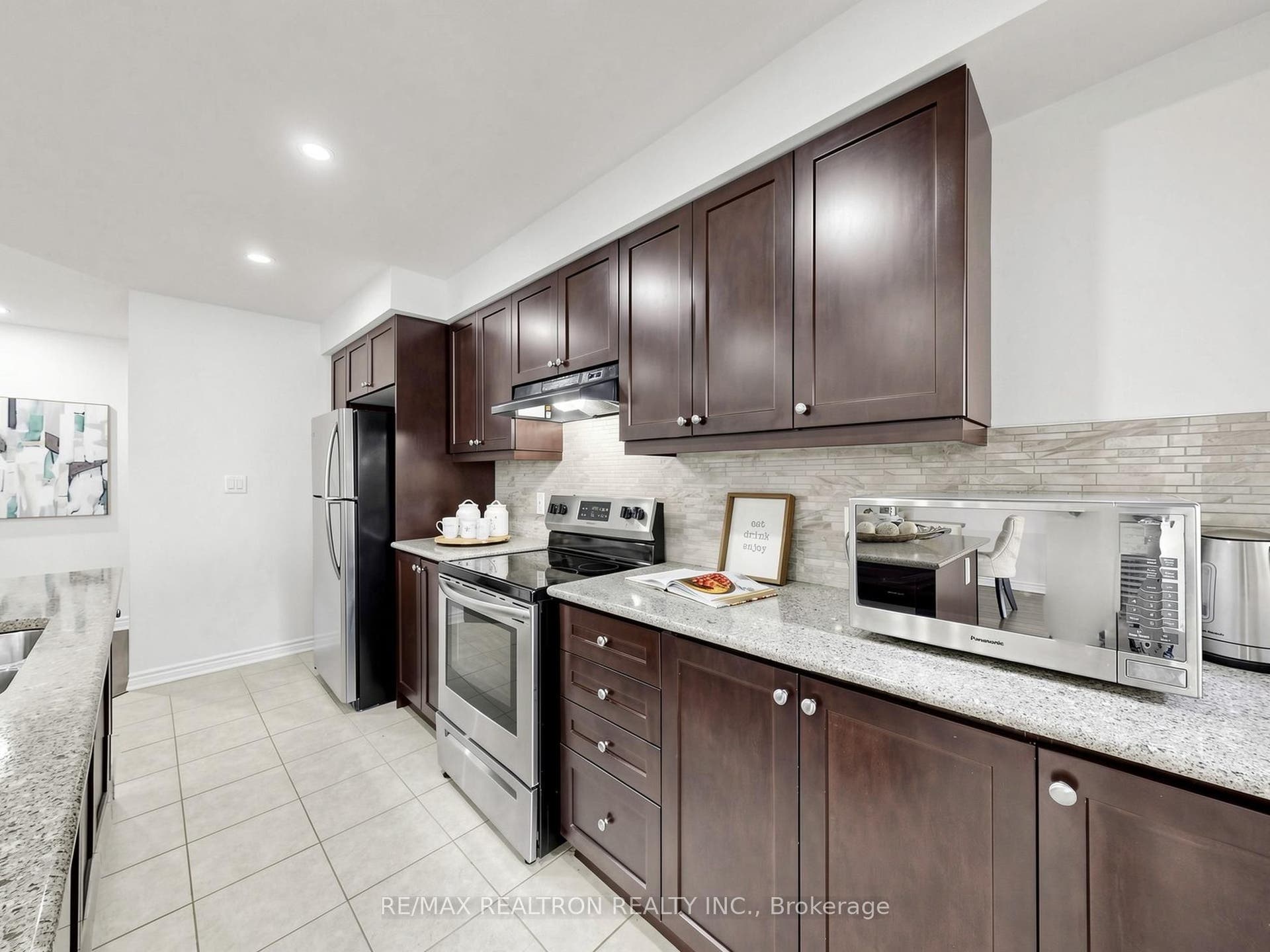 1072 Clipper Lane, Pickering, Pickering, Durham ON L1X 0E8