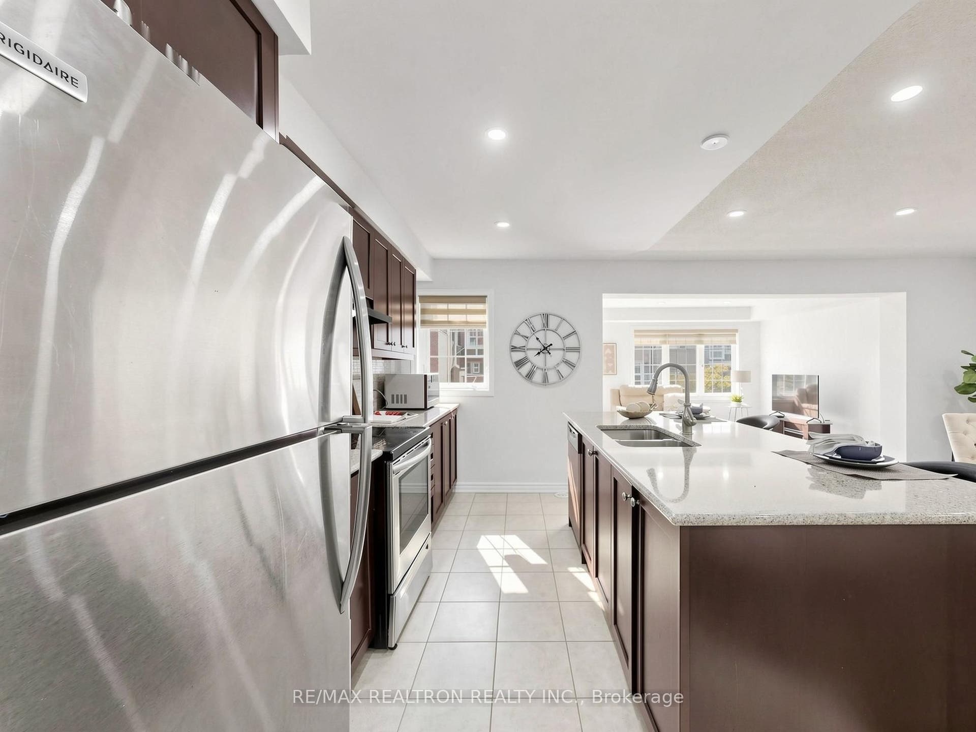 1072 Clipper Lane, Pickering, Pickering, Durham ON L1X 0E8