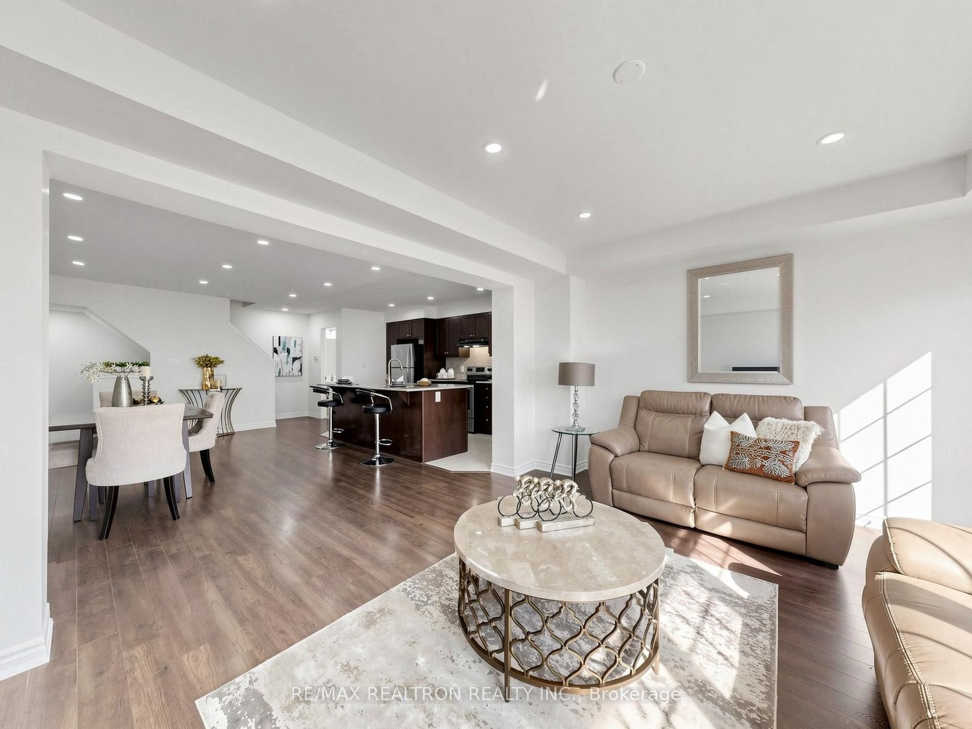 1072 Clipper Lane, Pickering, Pickering, Durham ON L1X 0E8