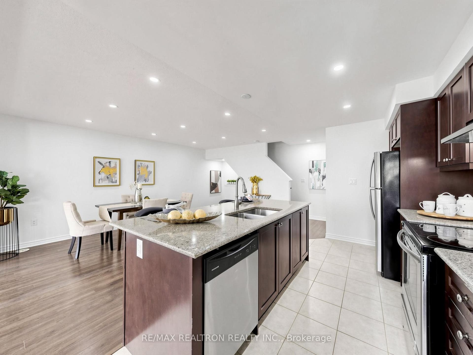 1072 Clipper Lane, Pickering, Pickering, Durham ON L1X 0E8