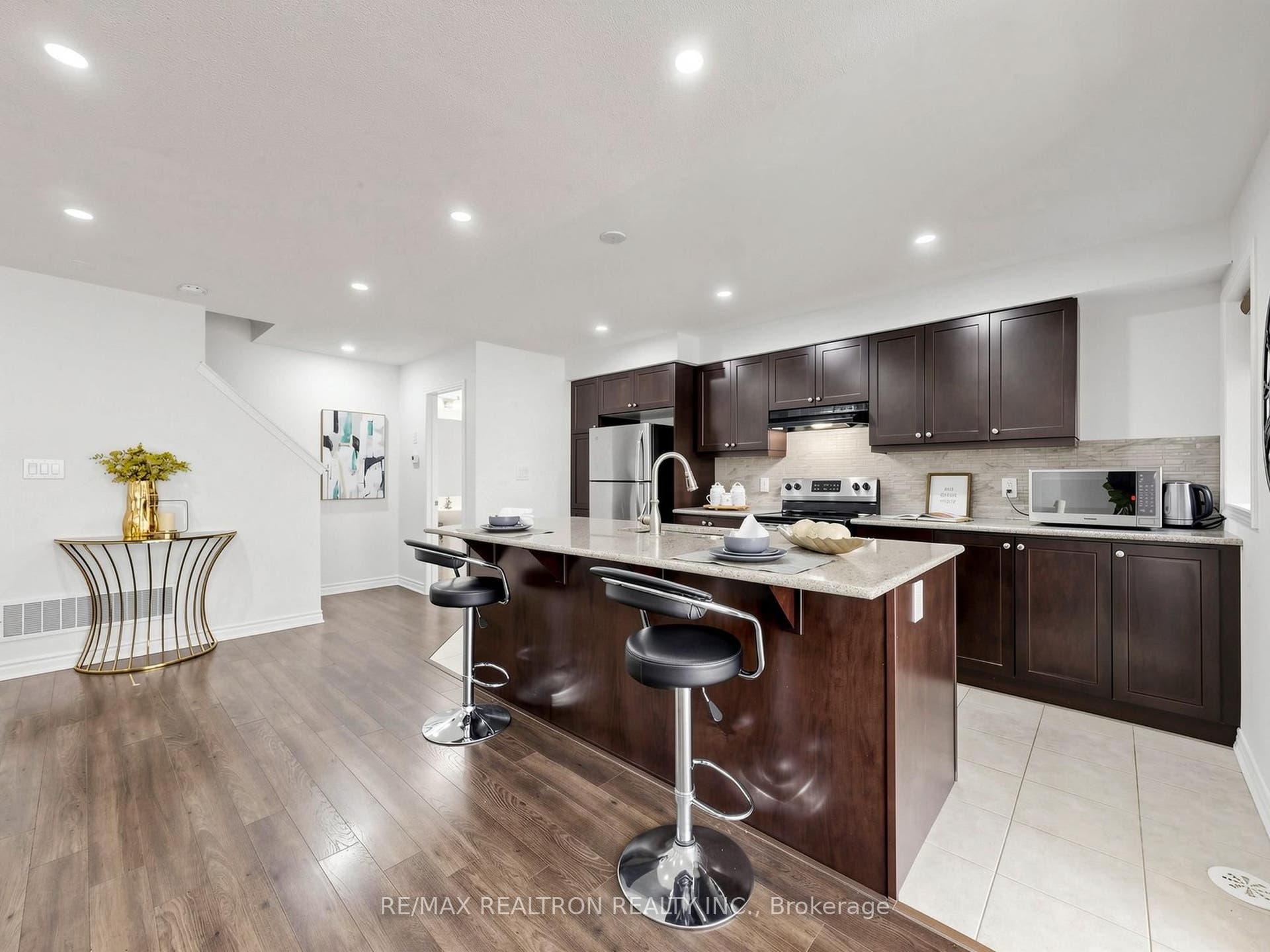 1072 Clipper Lane, Pickering, Pickering, Durham ON L1X 0E8