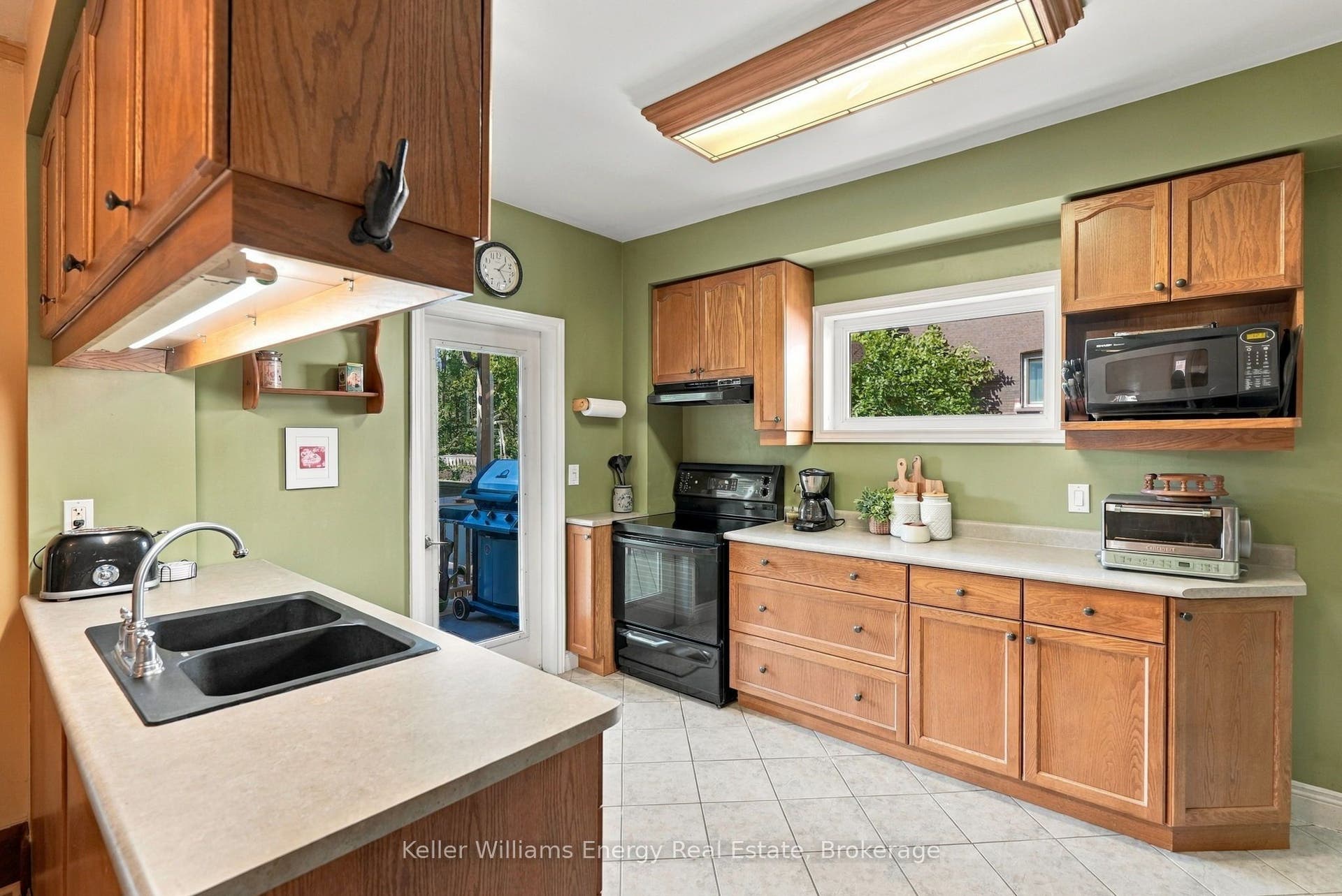 256 Grooms Avenue, Oshawa, Oshawa, Durham ON L1G 4A3