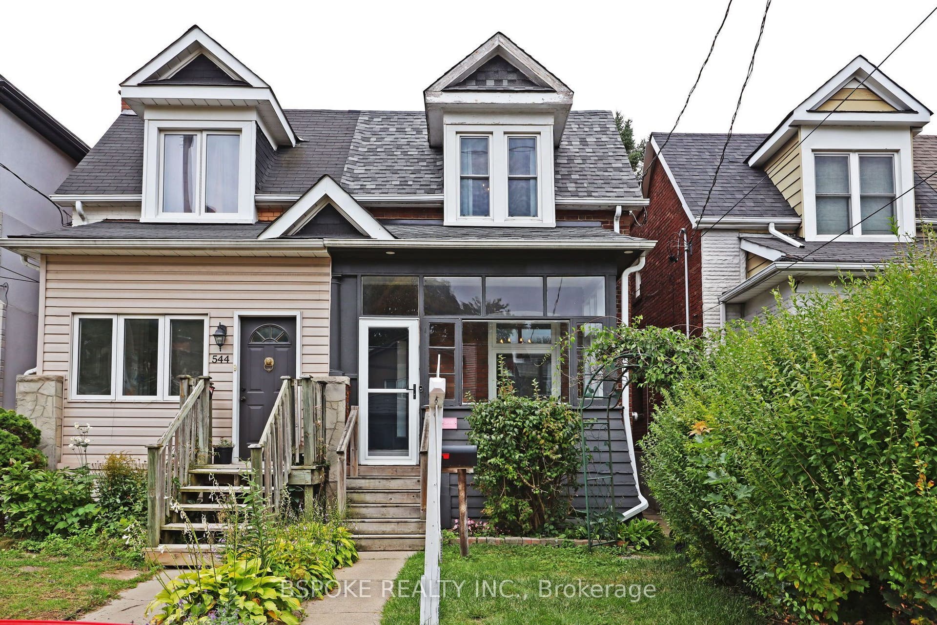 546 Main Street, Toronto E, Toronto ON M4C 4Y4