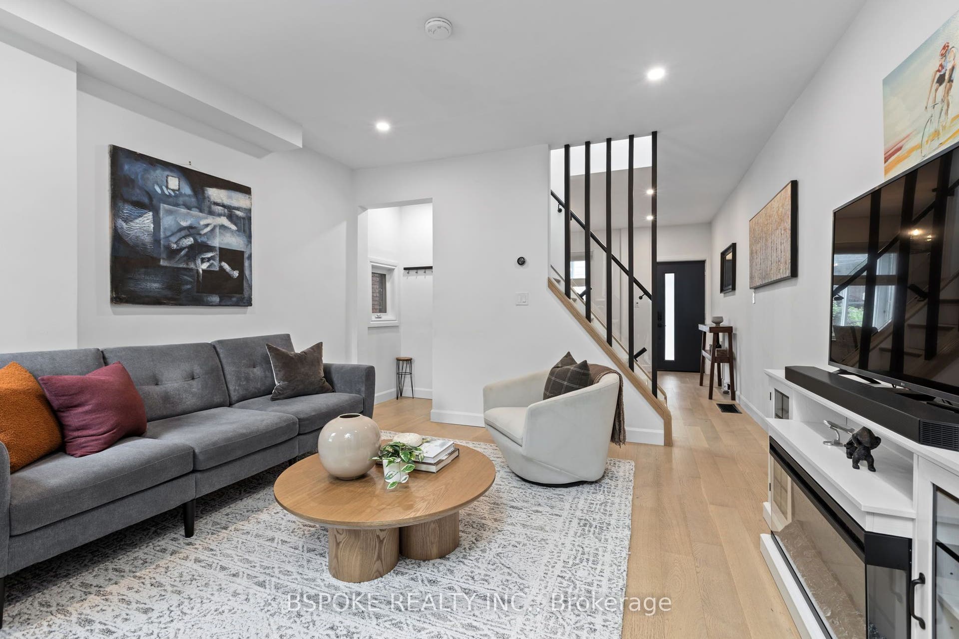 546 Main Street, Toronto E, Toronto ON M4C 4Y4