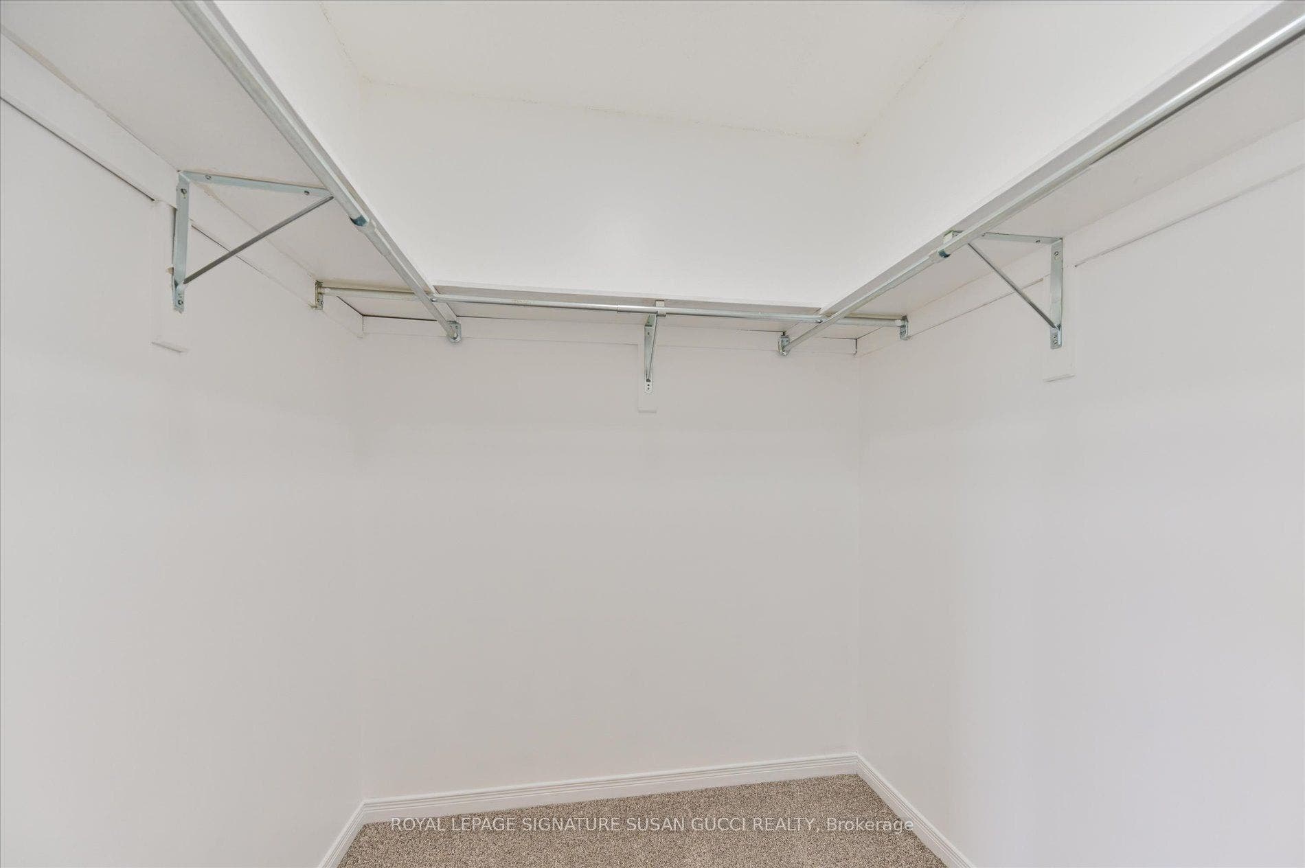 Principal bdrm- w/in closet + ensuite