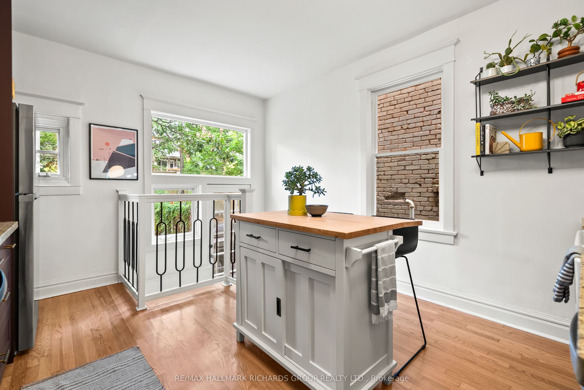 144 Beech Avenue, Toronto E, Toronto ON M4E 3H6