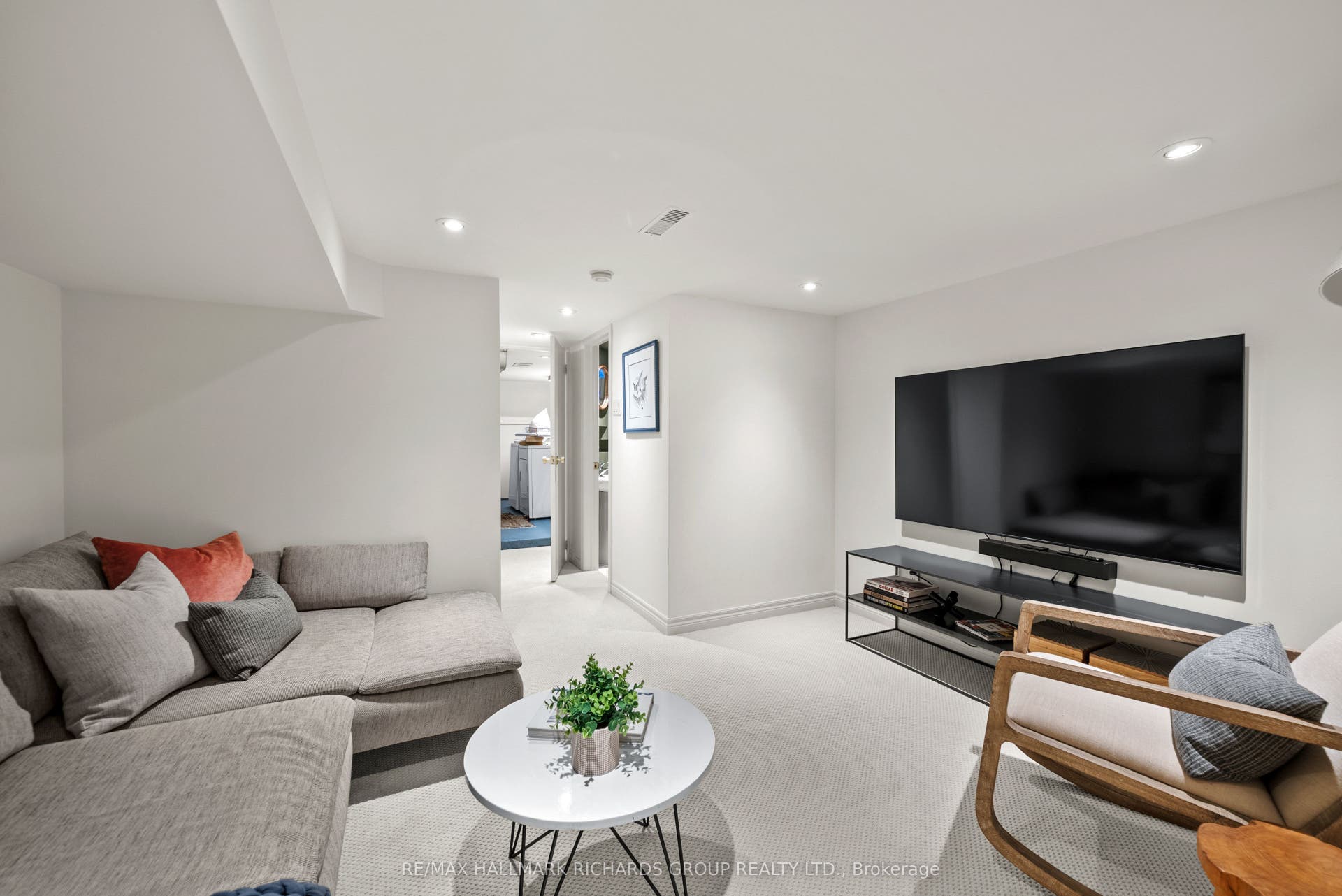 144 Beech Avenue, Toronto E, Toronto ON M4E 3H6