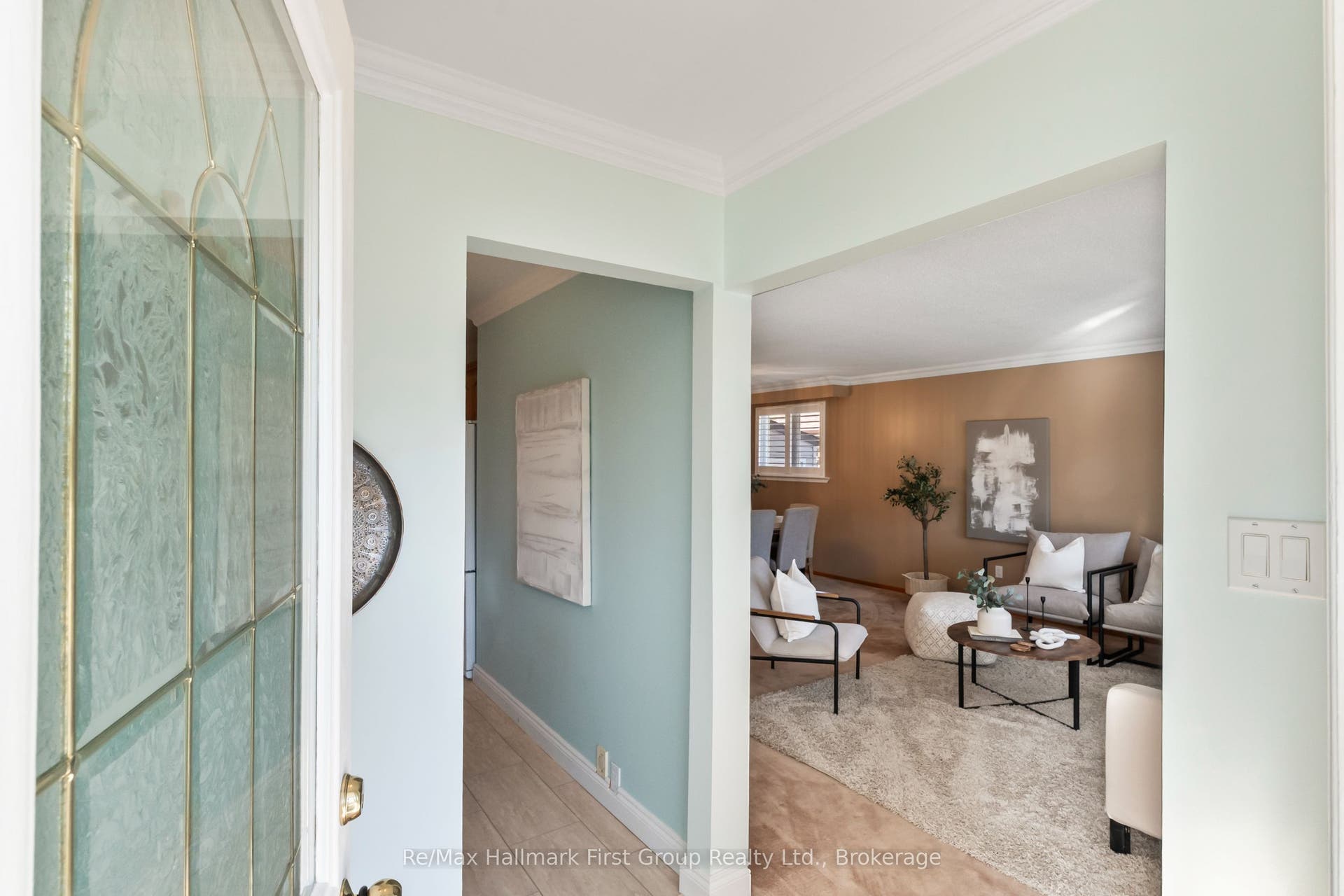 8 Calais Street, Whitby, Durham ON L1N 5M1