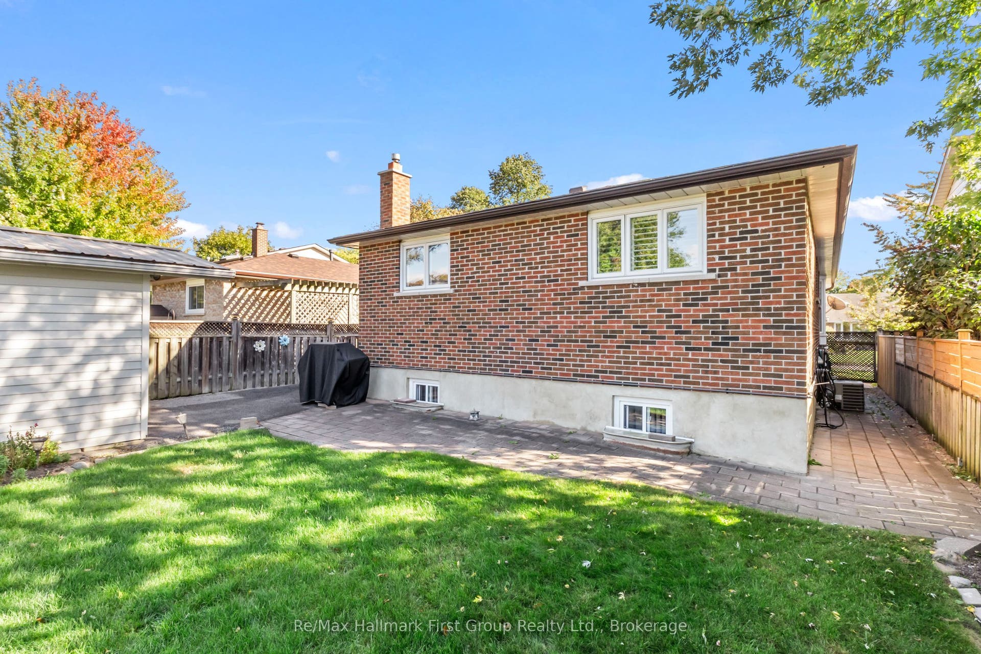 8 Calais Street, Whitby, Durham ON L1N 5M1