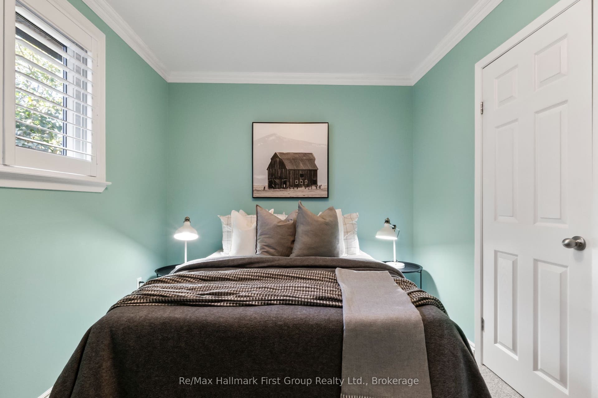 8 Calais Street, Whitby, Durham ON L1N 5M1