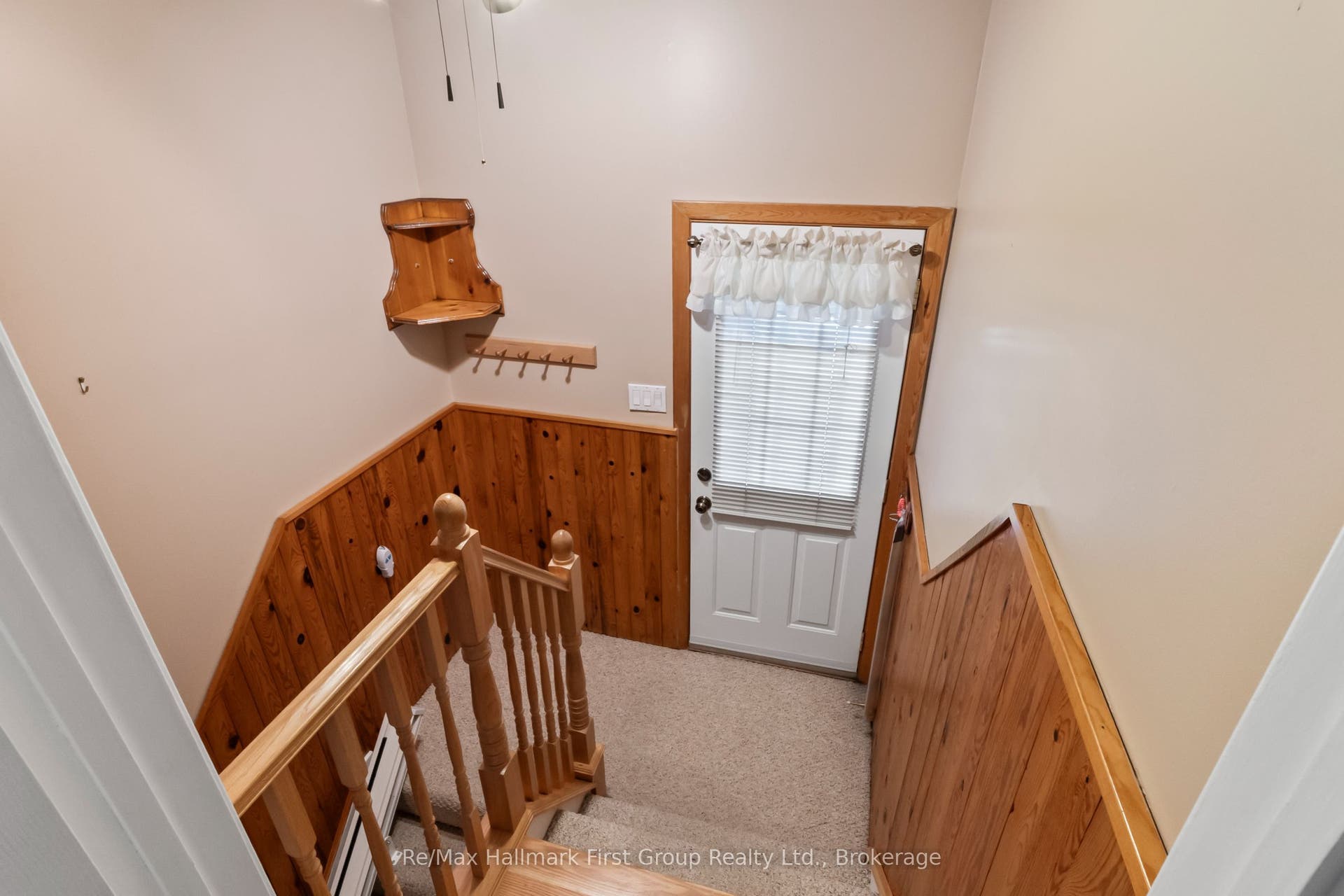 8 Calais Street, Whitby, Durham ON L1N 5M1