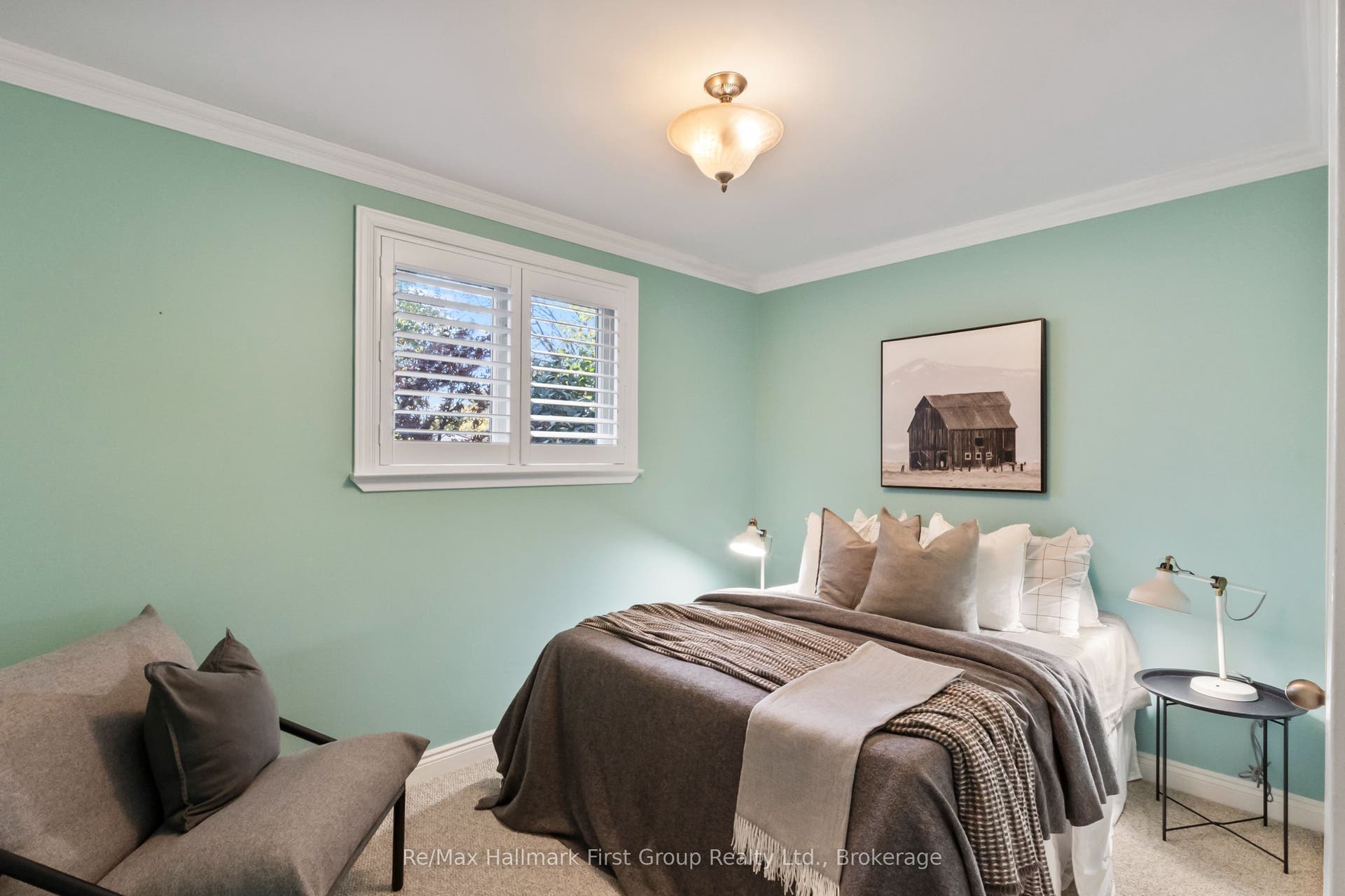 8 Calais Street, Whitby, Durham ON L1N 5M1