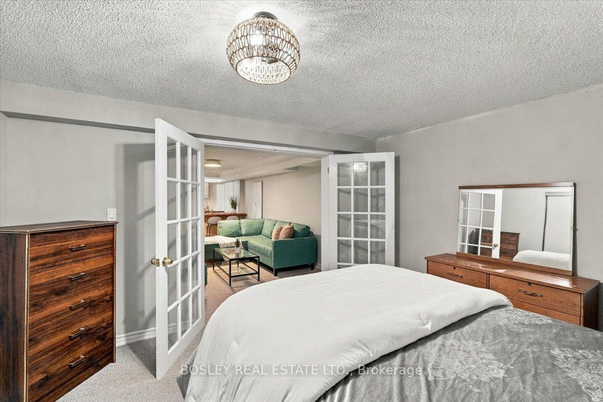 2259 Cottonwood Circle, Pickering, Durham ON L1X 2P9