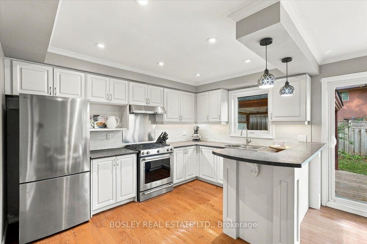 2259 Cottonwood Circle, Pickering, Durham ON L1X 2P9