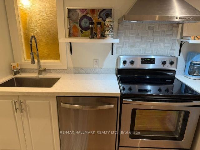 18 Pape Avenue, #basement, Toronto E, Toronto ON M4M 2V6 full size appliances