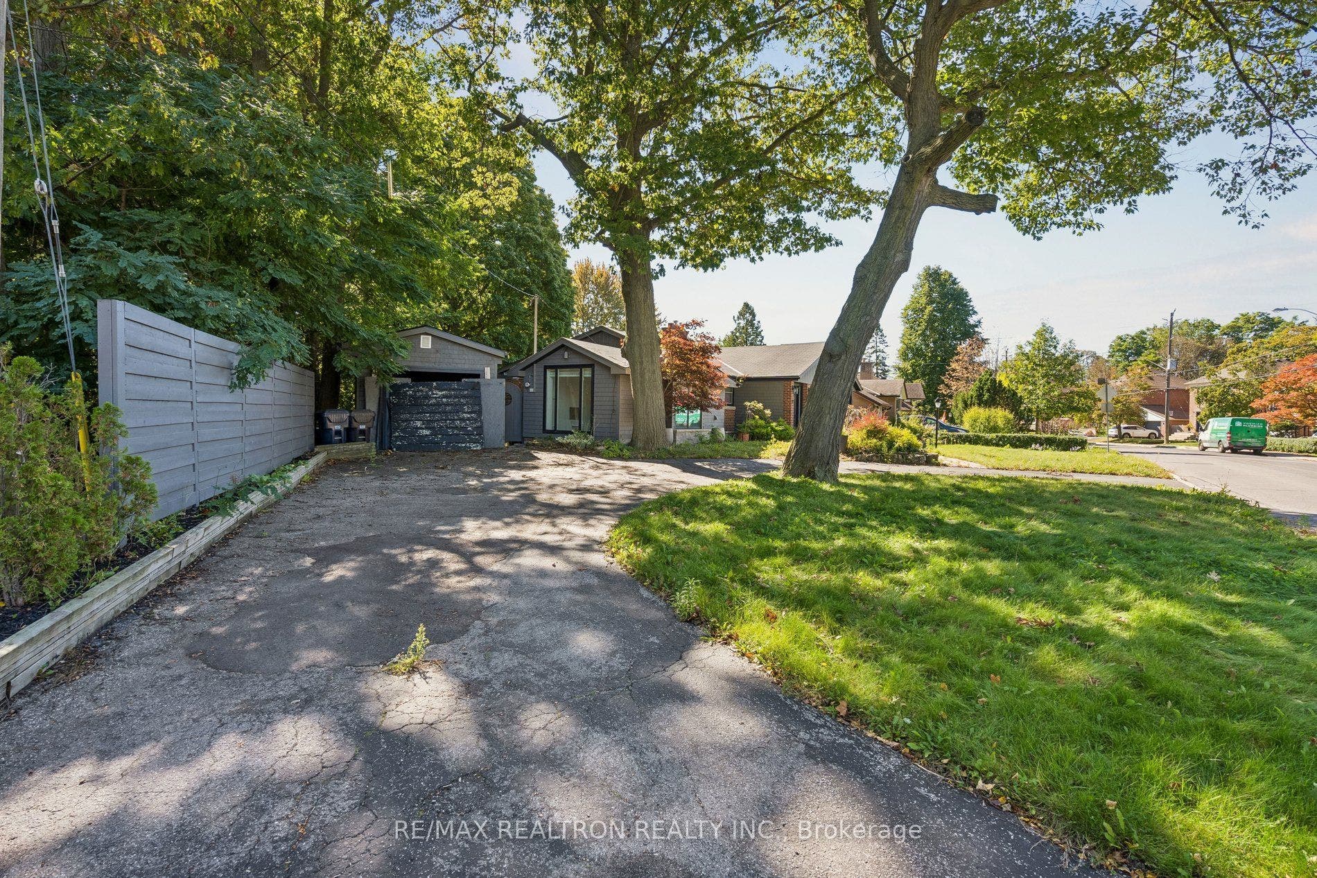 99 Midland Avenue, Toronto E, Toronto ON M1N 3Z8 99 Midland Avenue, Toronto E, Toronto ON M1N 3Z8