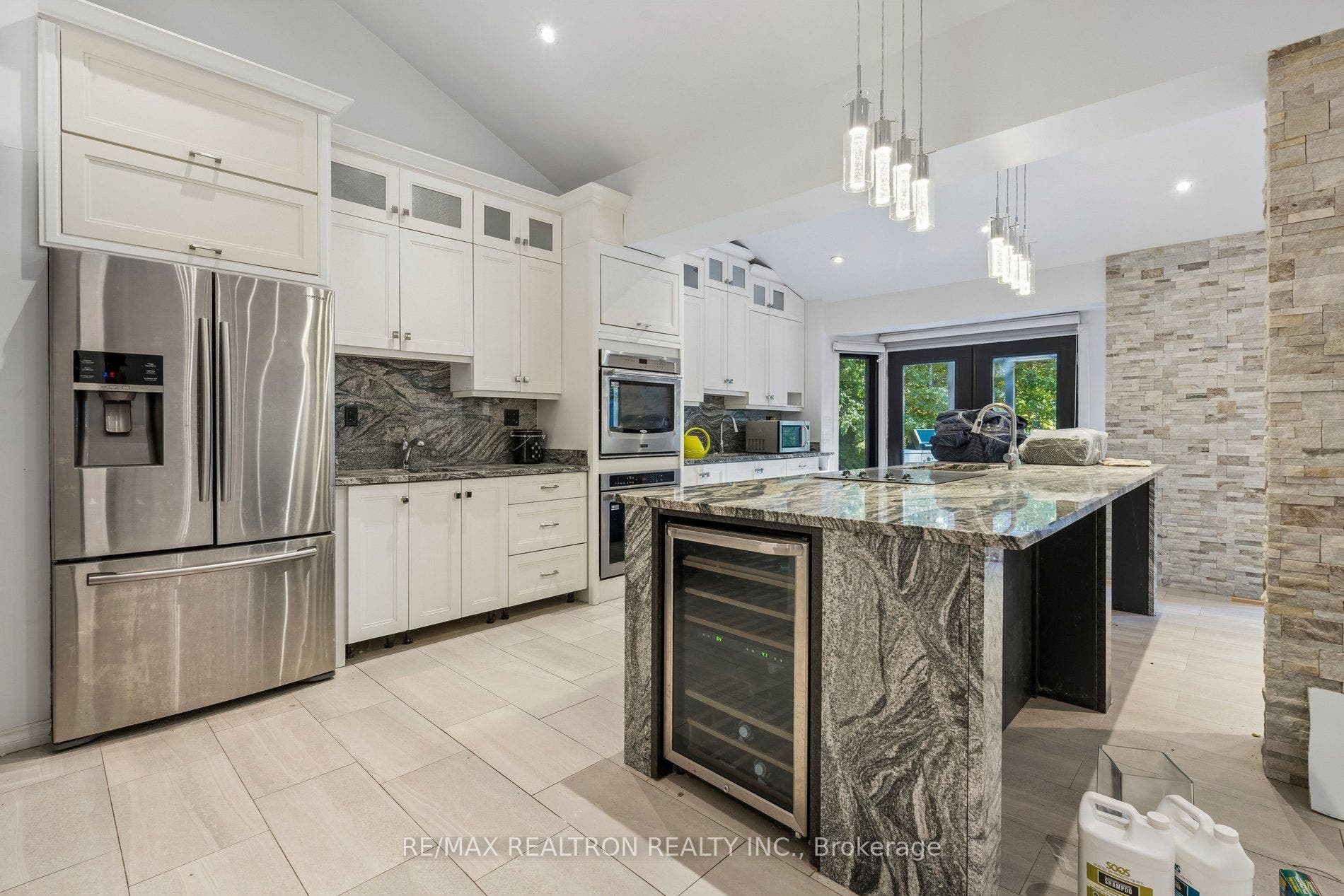 99 Midland Avenue, Toronto E, Toronto ON M1N 3Z8 99 Midland Avenue, Toronto E, Toronto ON M1N 3Z8