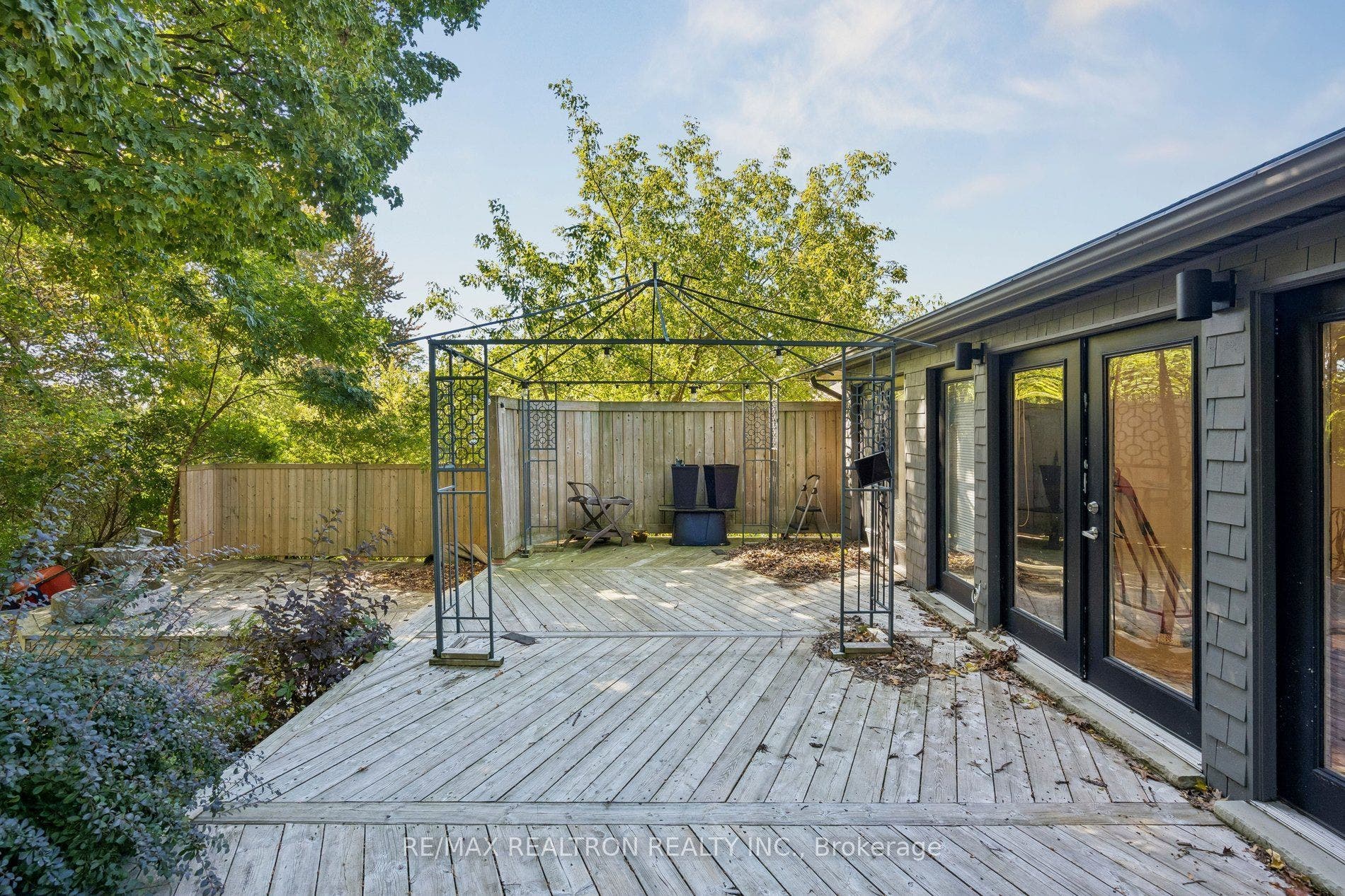 99 Midland Avenue, Toronto E, Toronto ON M1N 3Z8 99 Midland Avenue, Toronto E, Toronto ON M1N 3Z8
