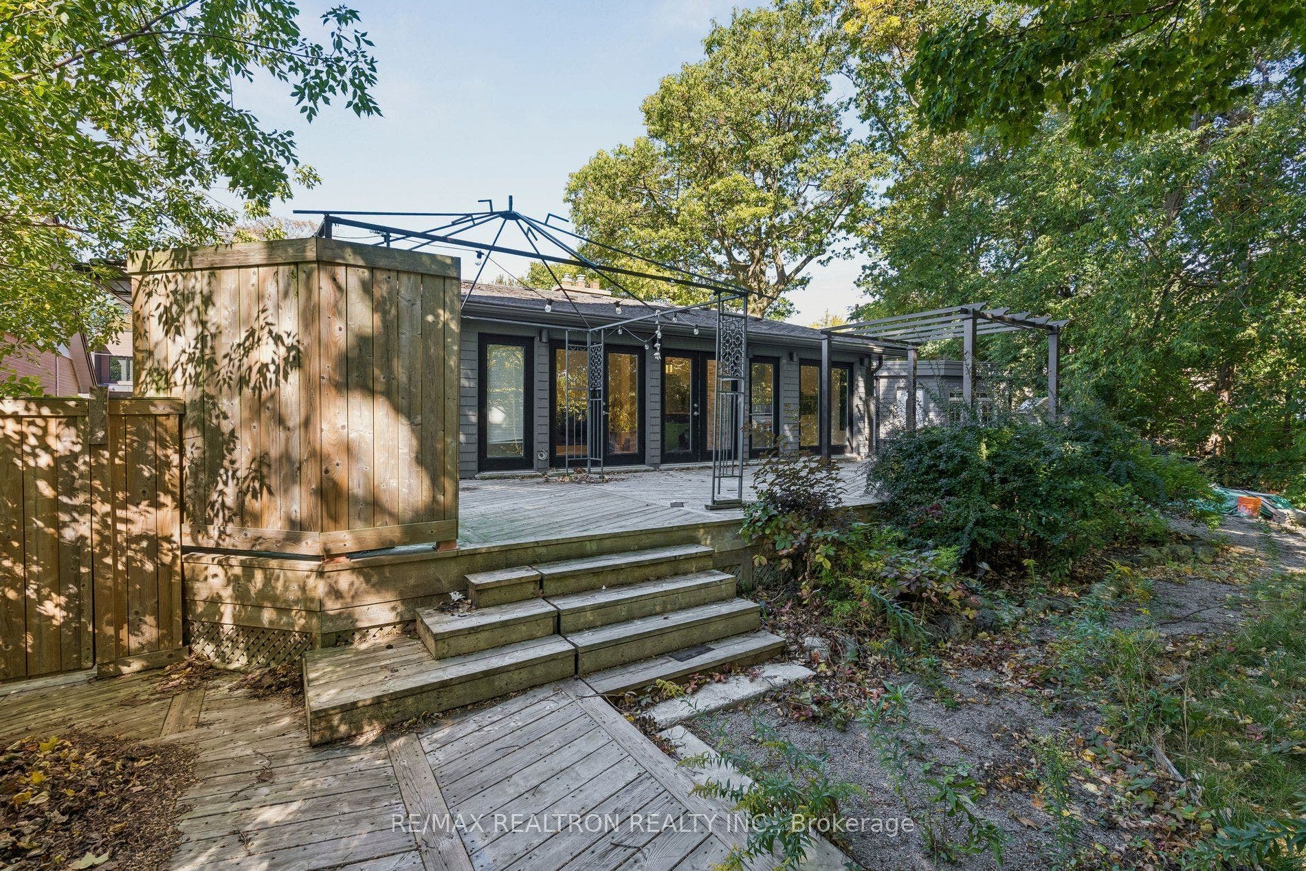 99 Midland Avenue, Toronto E, Toronto ON M1N 3Z8 99 Midland Avenue, Toronto E, Toronto ON M1N 3Z8