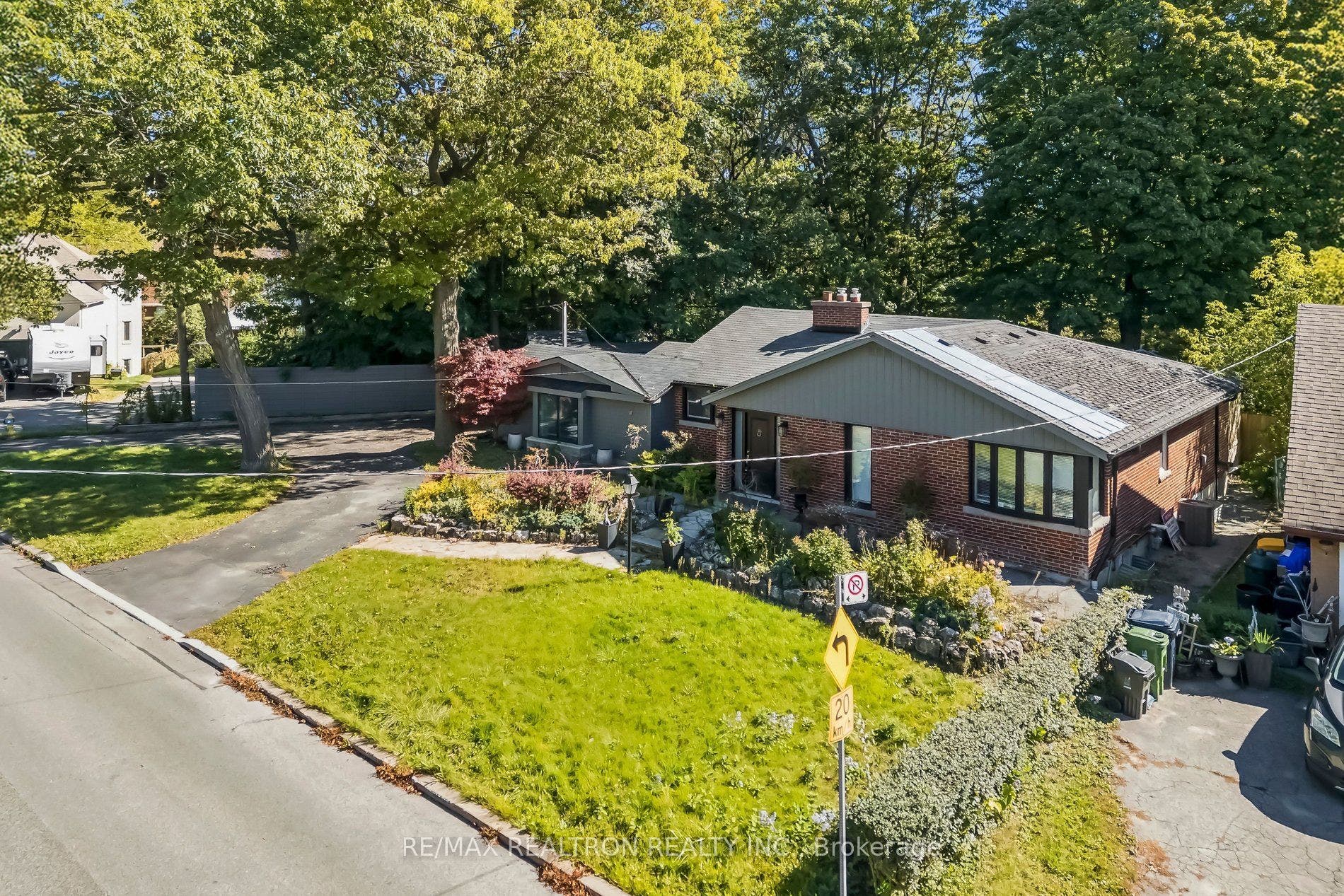 99 Midland Avenue, Toronto E, Toronto ON M1N 3Z8 99 Midland Avenue, Toronto E, Toronto ON M1N 3Z8