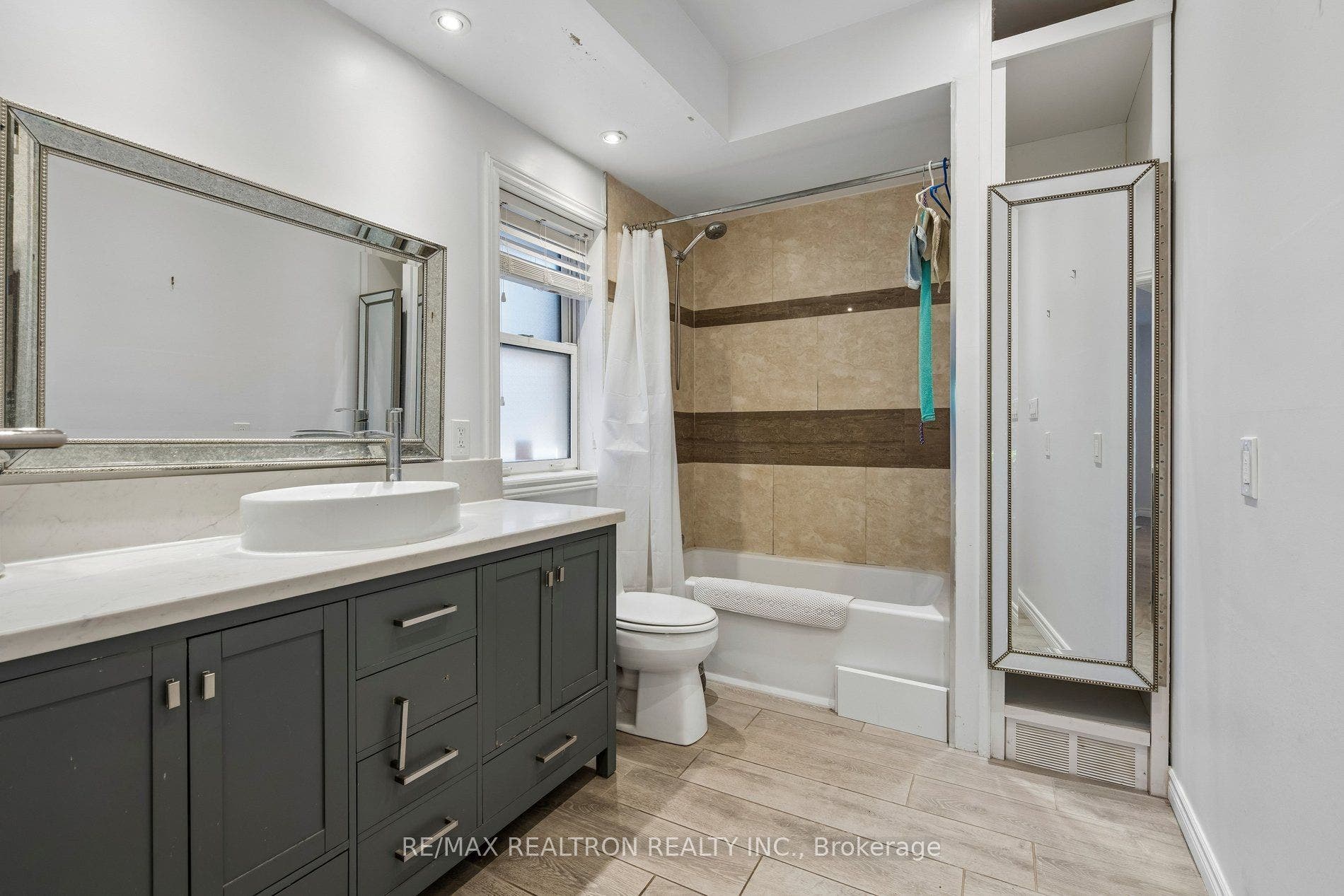99 Midland Avenue, Toronto E, Toronto ON M1N 3Z8 99 Midland Avenue, Toronto E, Toronto ON M1N 3Z8