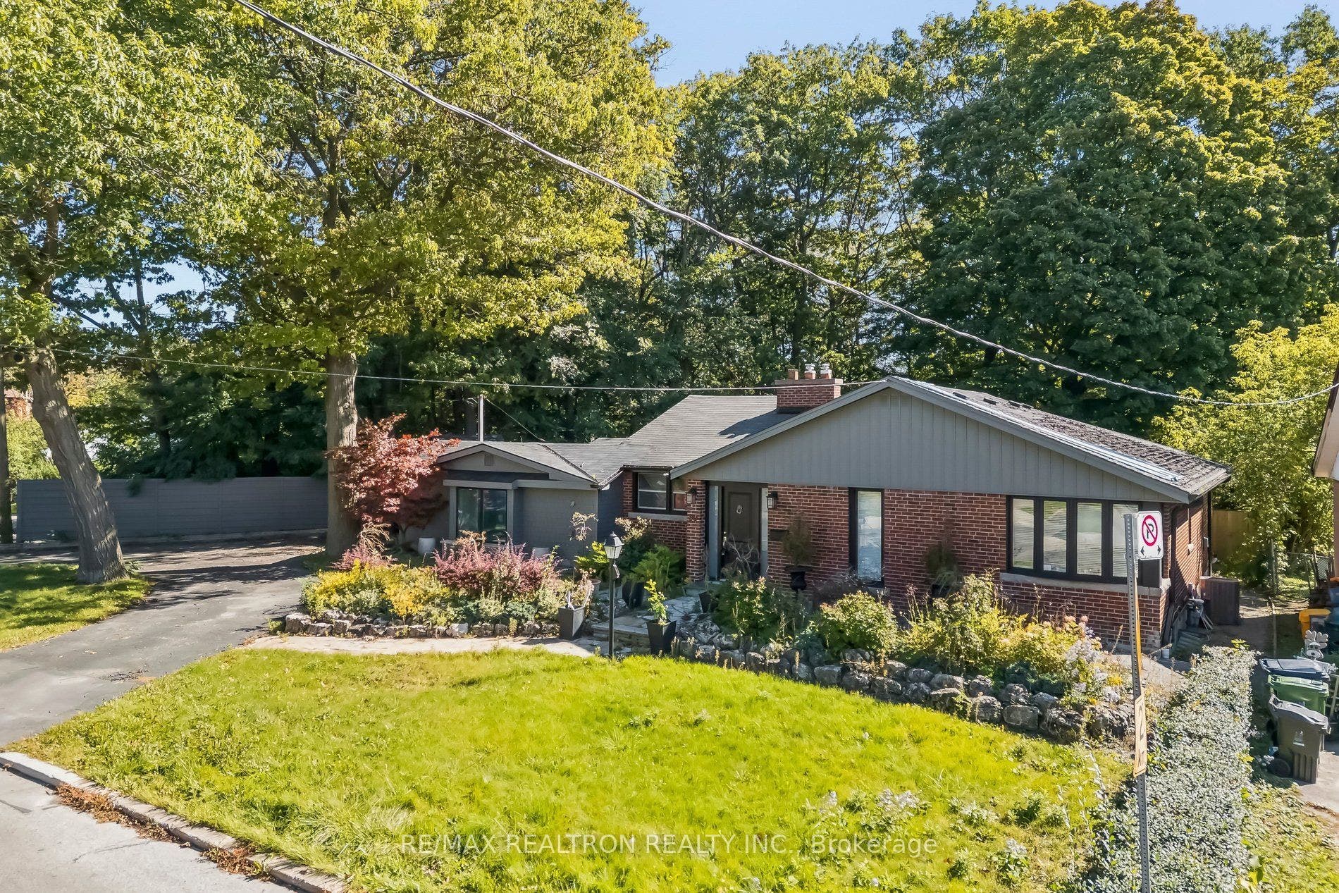99 Midland Avenue, Toronto E, Toronto ON M1N 3Z8 99 Midland Avenue, Toronto E, Toronto ON M1N 3Z8