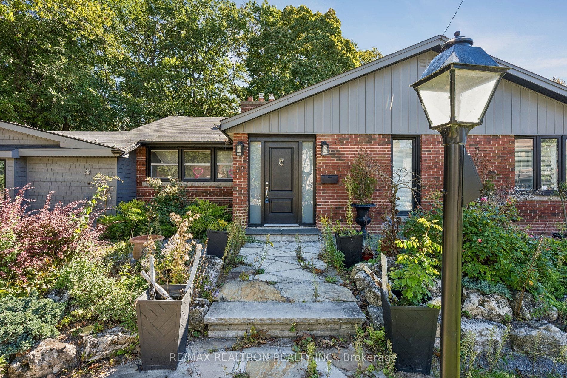 99 Midland Avenue, Toronto E, Toronto ON M1N 3Z8 99 Midland Avenue, Toronto E, Toronto ON M1N 3Z8