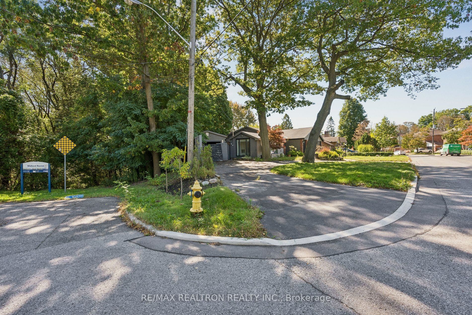 99 Midland Avenue, Toronto E, Toronto ON M1N 3Z8 99 Midland Avenue, Toronto E, Toronto ON M1N 3Z8