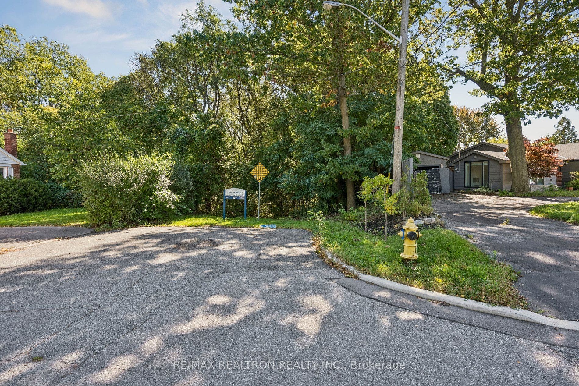 99 Midland Avenue, Toronto E, Toronto ON M1N 3Z8 99 Midland Avenue, Toronto E, Toronto ON M1N 3Z8