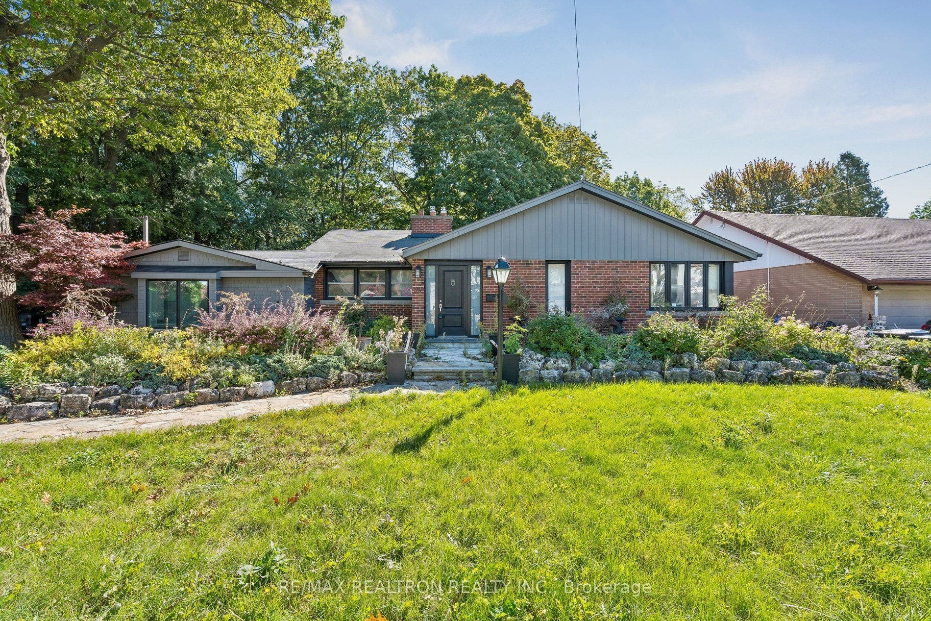 99 Midland Avenue, Toronto E, Toronto ON M1N 3Z8 99 Midland Avenue, Toronto E, Toronto ON M1N 3Z8