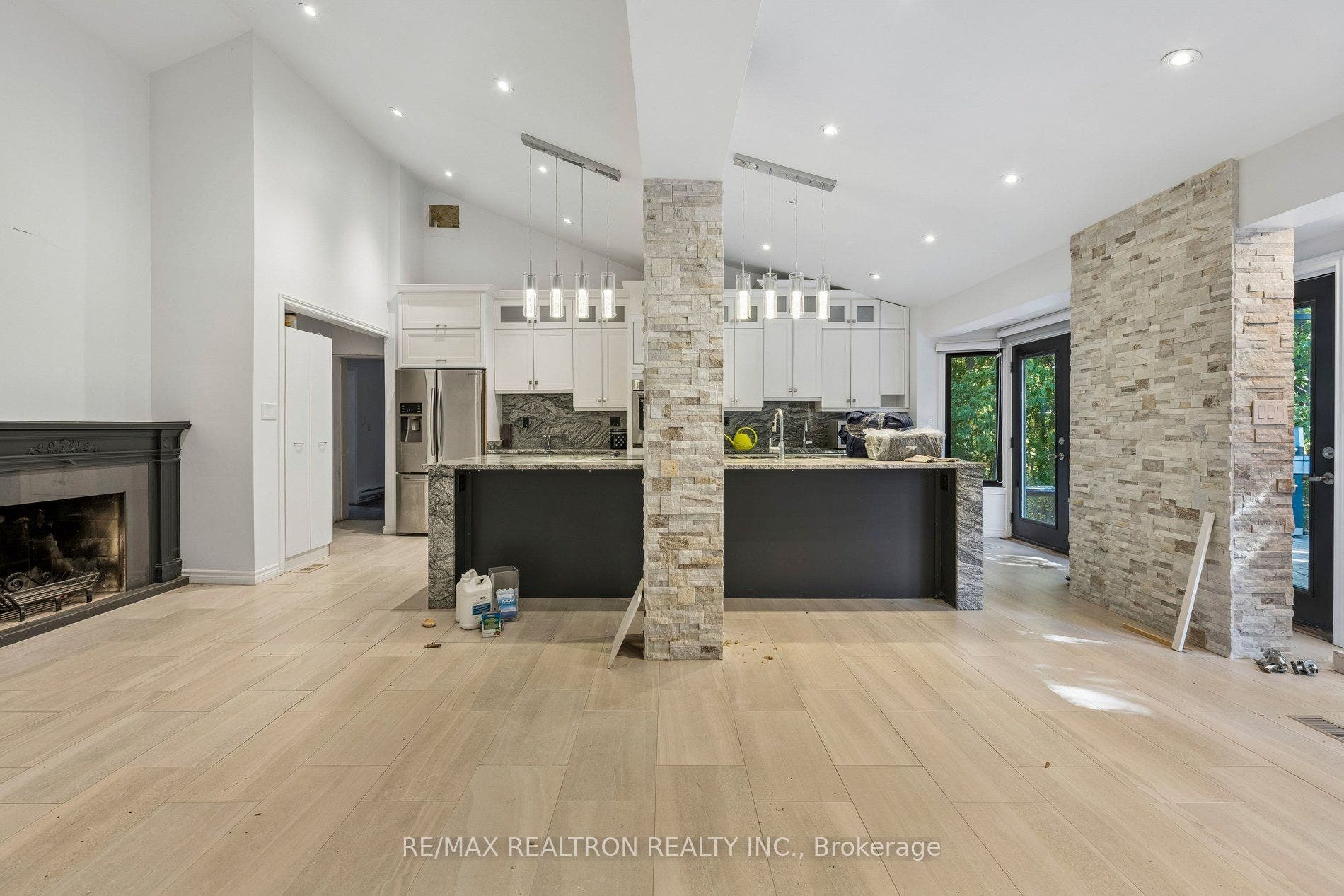 99 Midland Avenue, Toronto E, Toronto ON M1N 3Z8 99 Midland Avenue, Toronto E, Toronto ON M1N 3Z8