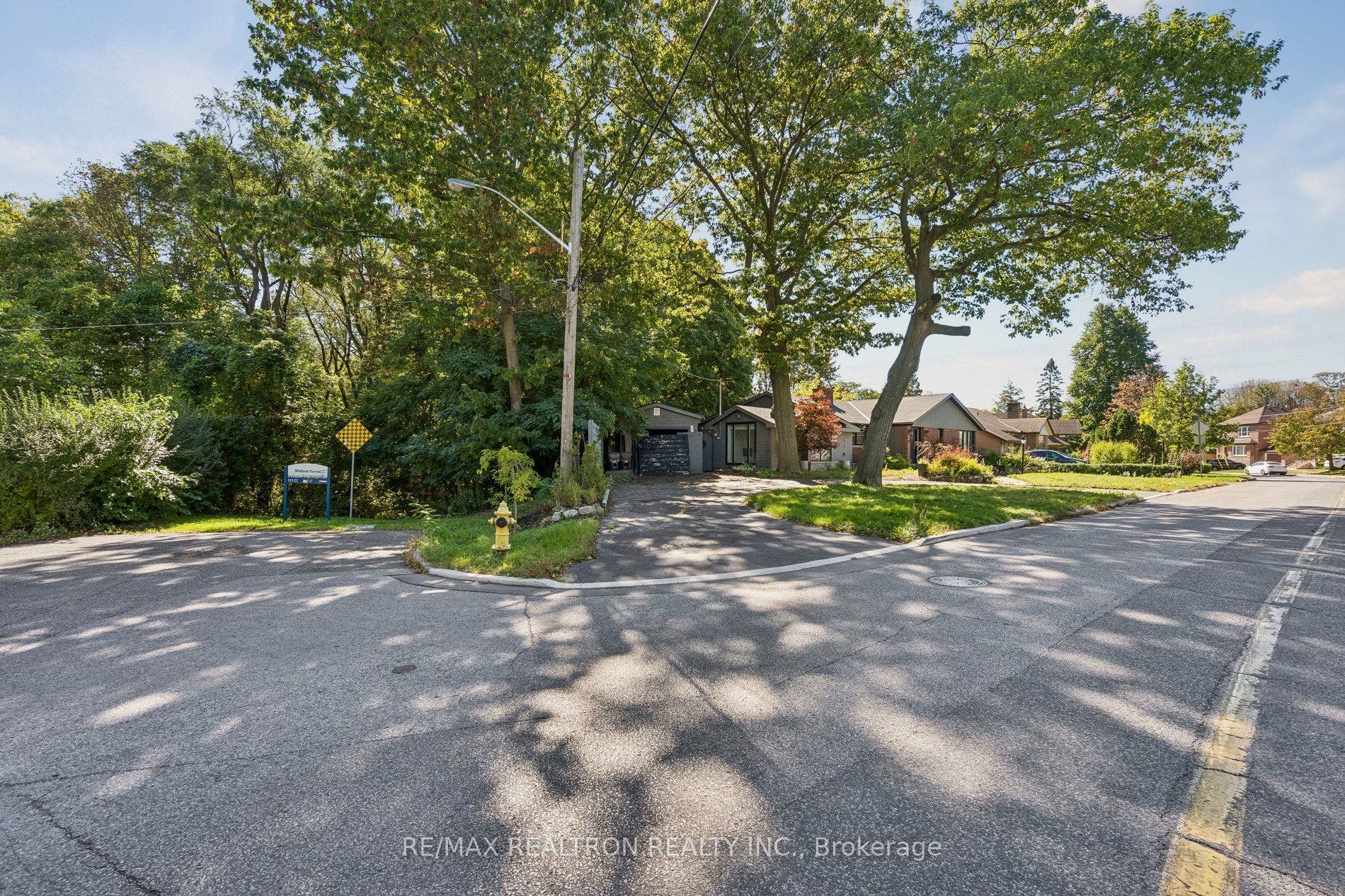99 Midland Avenue, Toronto E, Toronto ON M1N 3Z8 99 Midland Avenue, Toronto E, Toronto ON M1N 3Z8