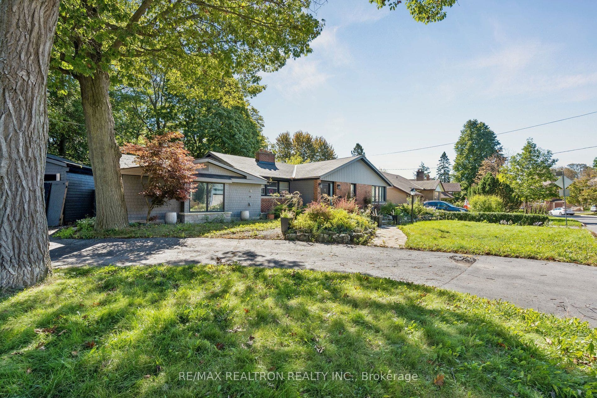 99 Midland Avenue, Toronto E, Toronto ON M1N 3Z8 99 Midland Avenue, Toronto E, Toronto ON M1N 3Z8