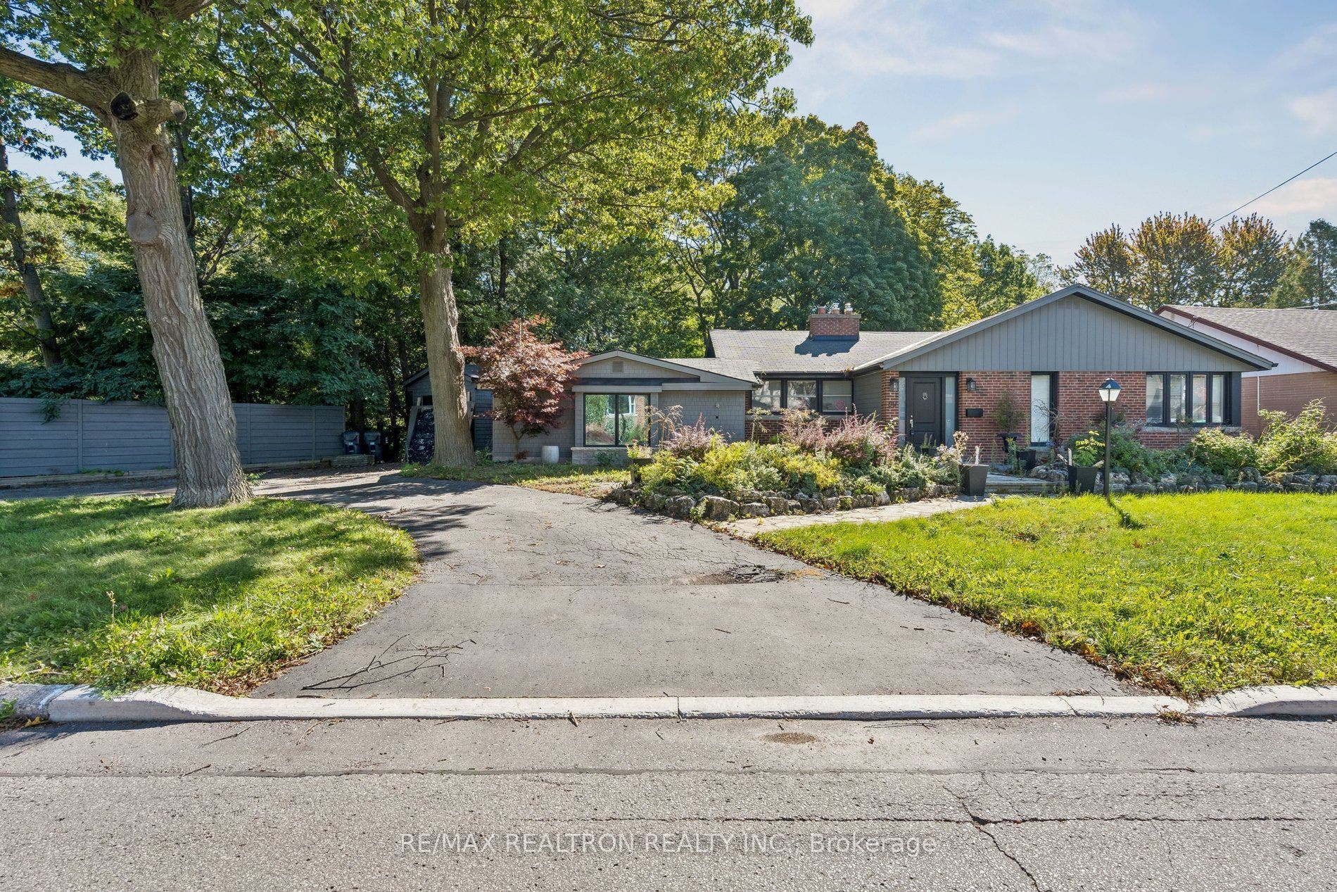 99 Midland Avenue, Toronto E, Toronto ON M1N 3Z8 99 Midland Avenue, Toronto E, Toronto ON M1N 3Z8
