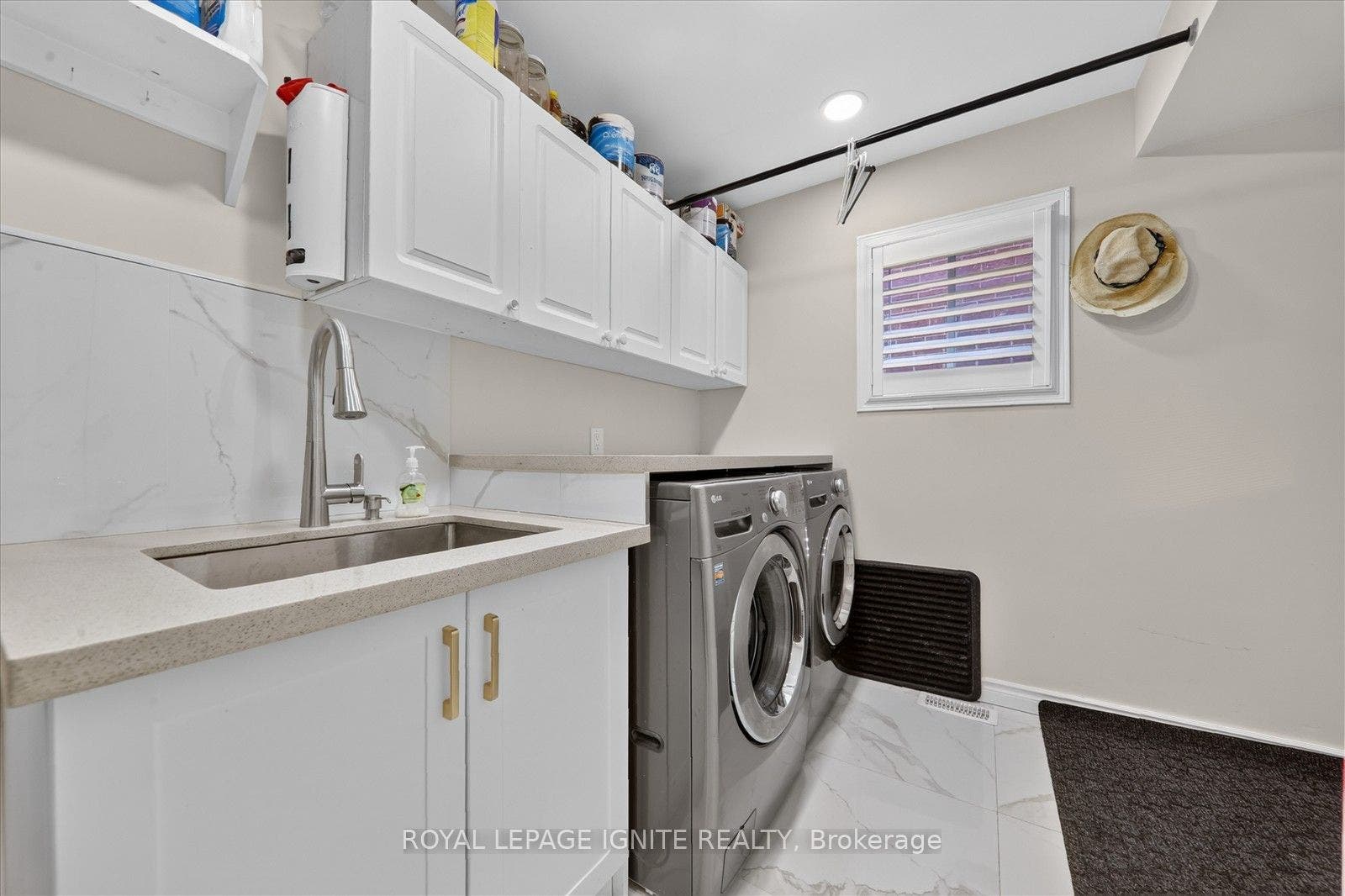 2015 Valewood Court, Oshawa, Durham ON L1G 7X9