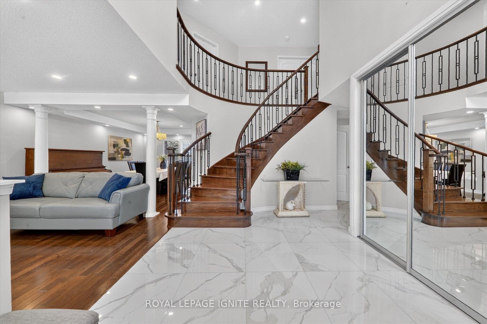 2015 Valewood Court, Oshawa, Durham ON L1G 7X9