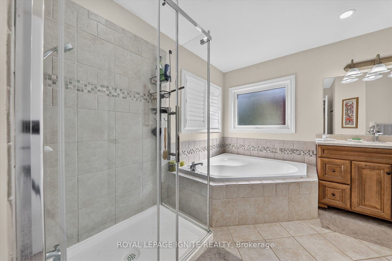 2015 Valewood Court, Oshawa, Durham ON L1G 7X9