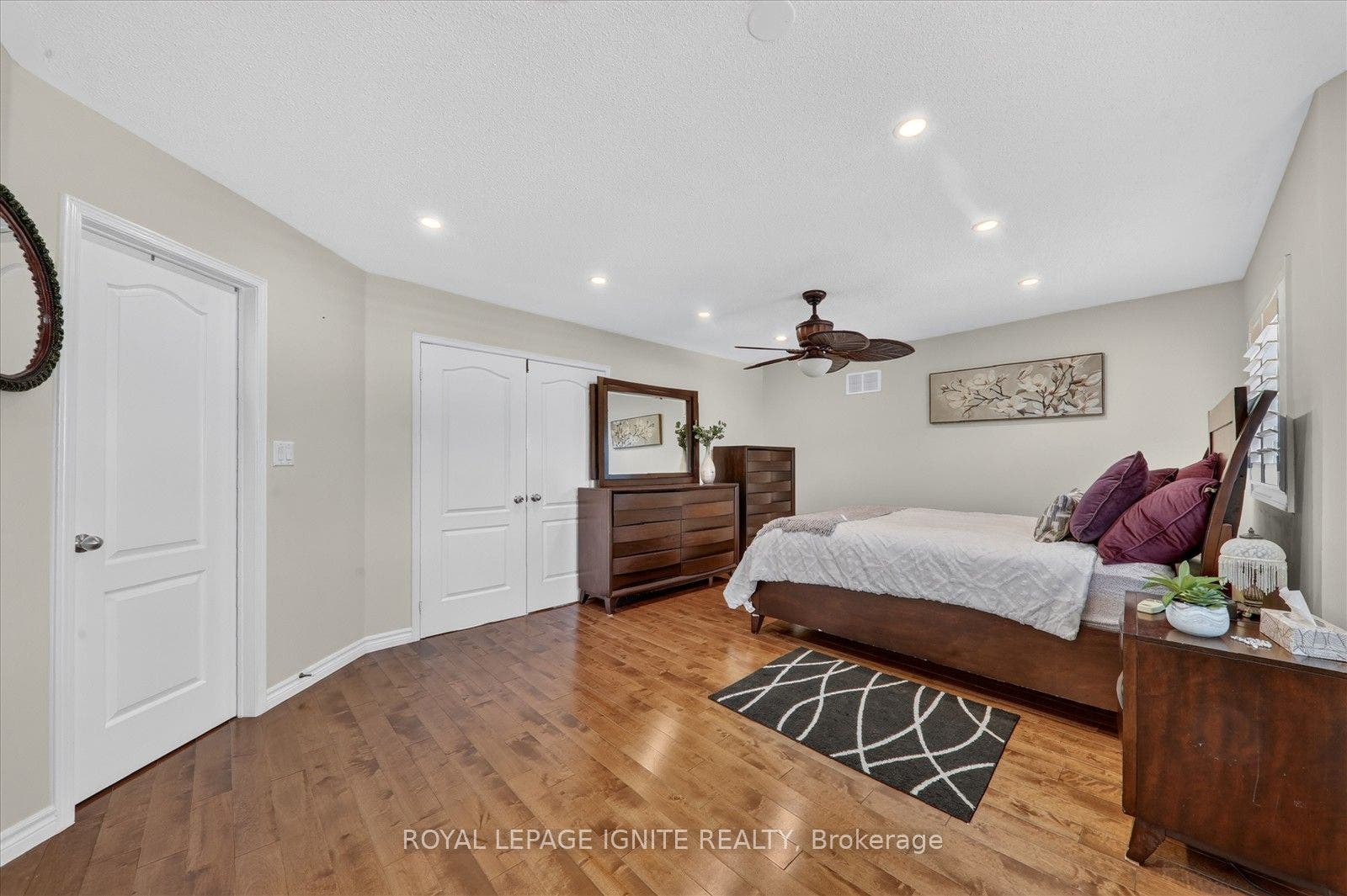 2015 Valewood Court, Oshawa, Durham ON L1G 7X9