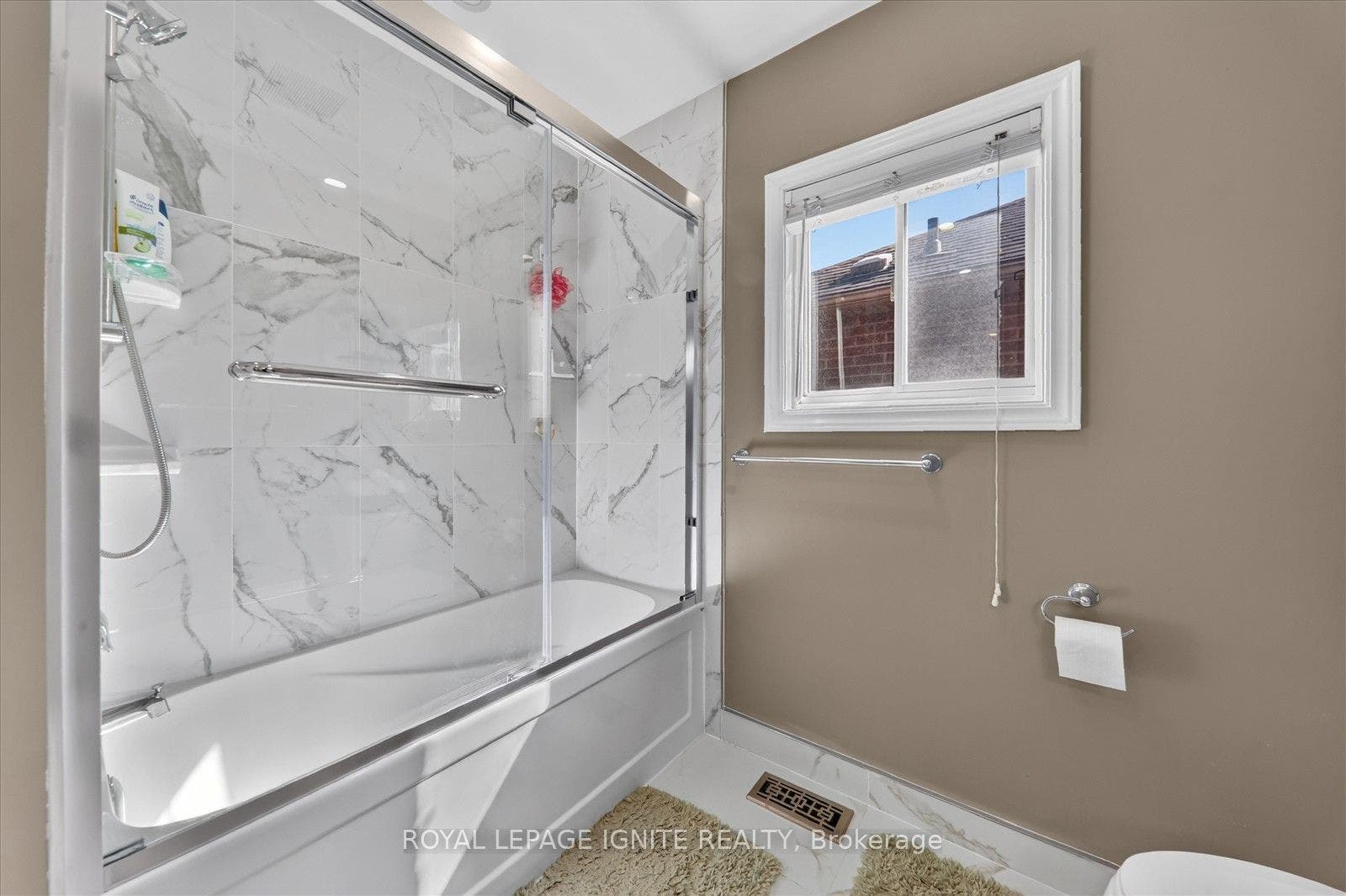 2015 Valewood Court, Oshawa, Durham ON L1G 7X9