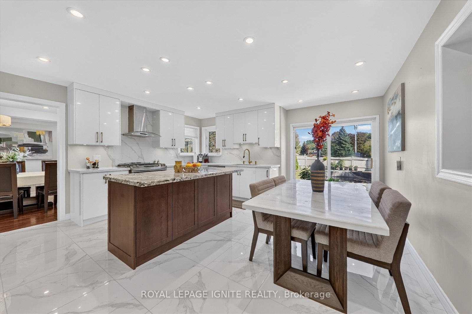 2015 Valewood Court, Oshawa, Durham ON L1G 7X9