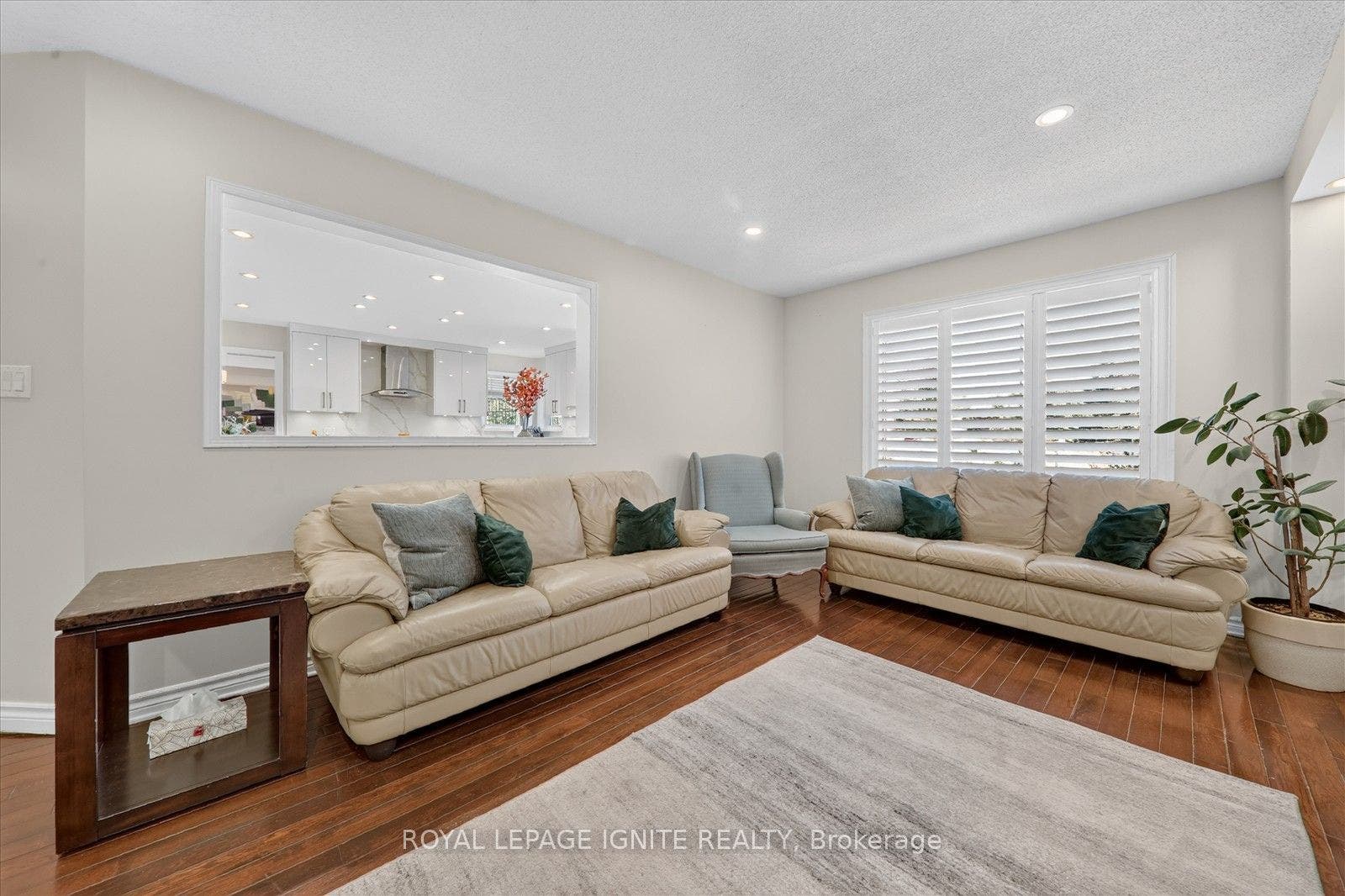 2015 Valewood Court, Oshawa, Durham ON L1G 7X9