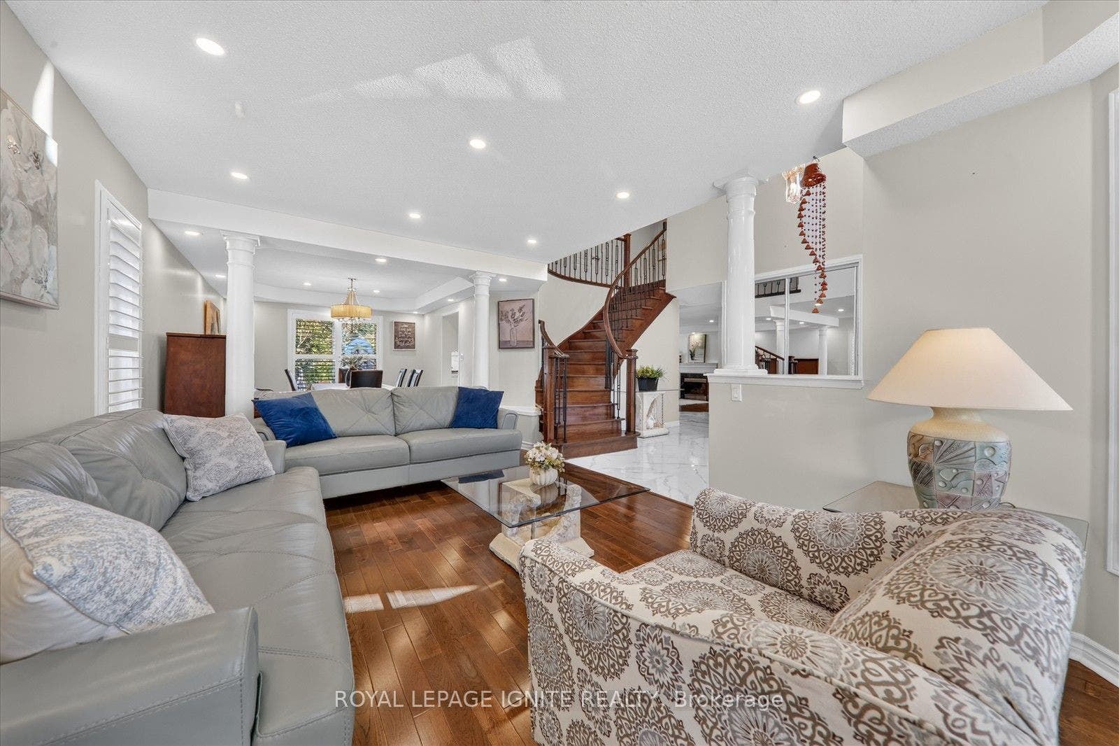2015 Valewood Court, Oshawa, Durham ON L1G 7X9