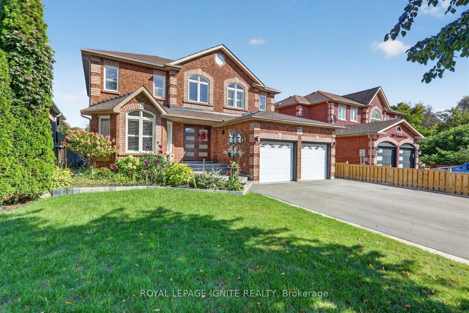 2015 Valewood Court, Oshawa, Durham ON L1G 7X9