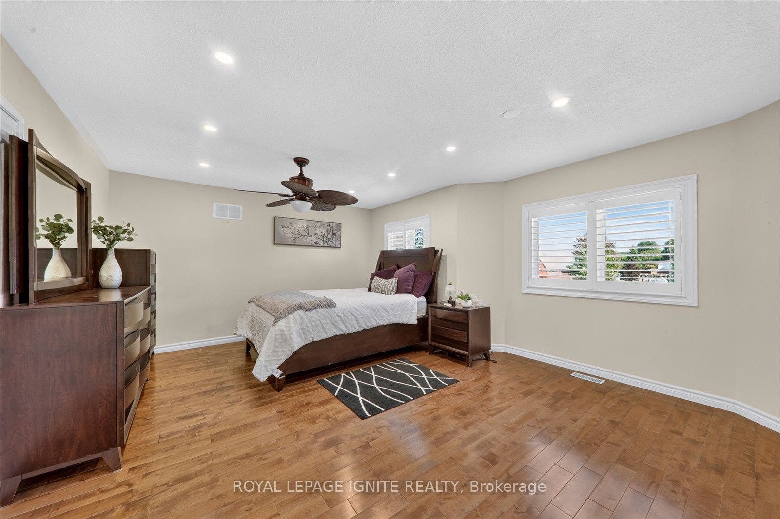 2015 Valewood Court, Oshawa, Durham ON L1G 7X9