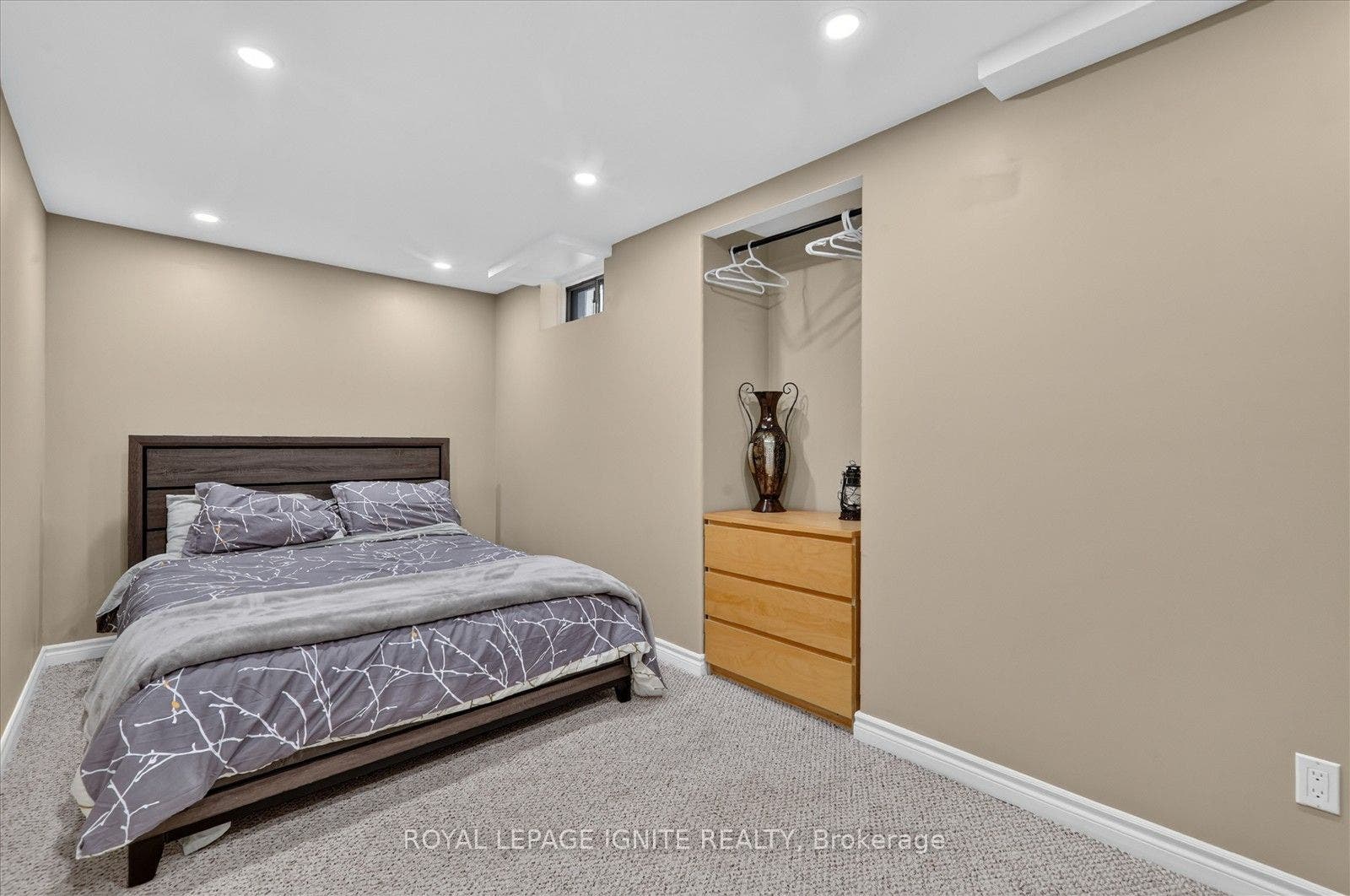 2015 Valewood Court, Oshawa, Durham ON L1G 7X9